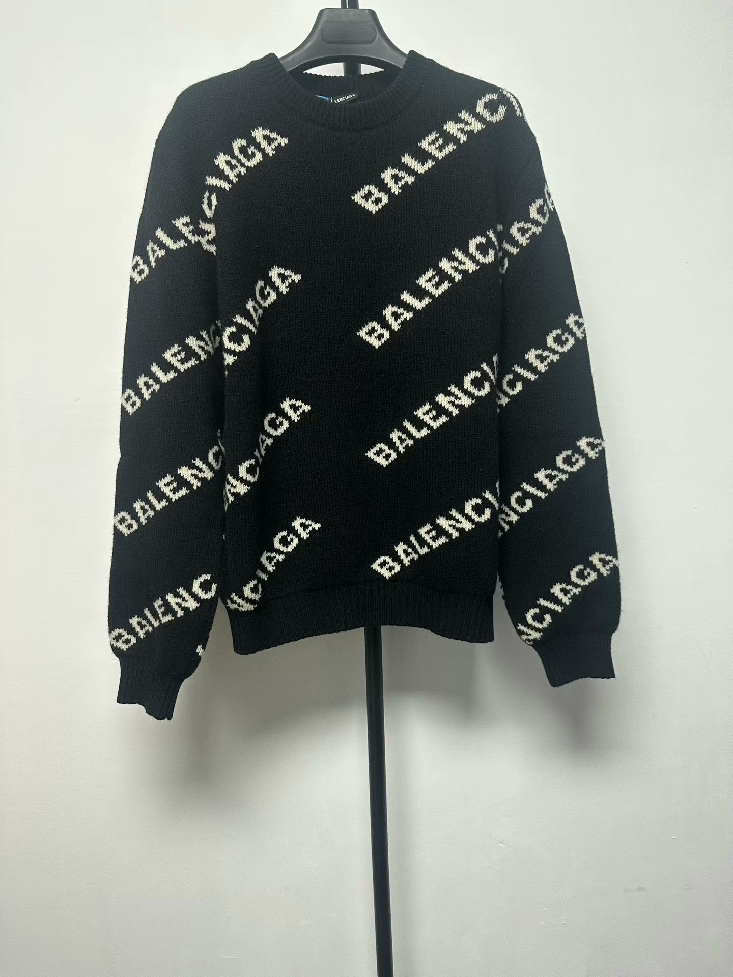 Balenciaga Balenciaga Allover Logo Intarsia Sweater Size S Size US S / EU 44-46 / 1 - 1 Thumbnail