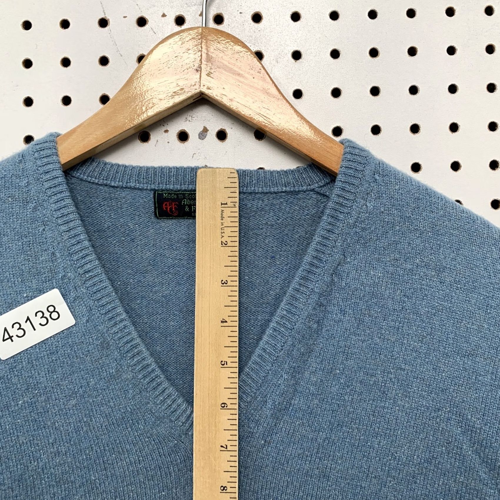 Abercrombie & Fitch Abercrombie & Fitch Sweater Shirt Blue 80s Wool V-Neck Pullover Vintage Large Mens Knit Pullover UK Scotland Size US L / EU 52-54 / 3 - 4 Thumbnail