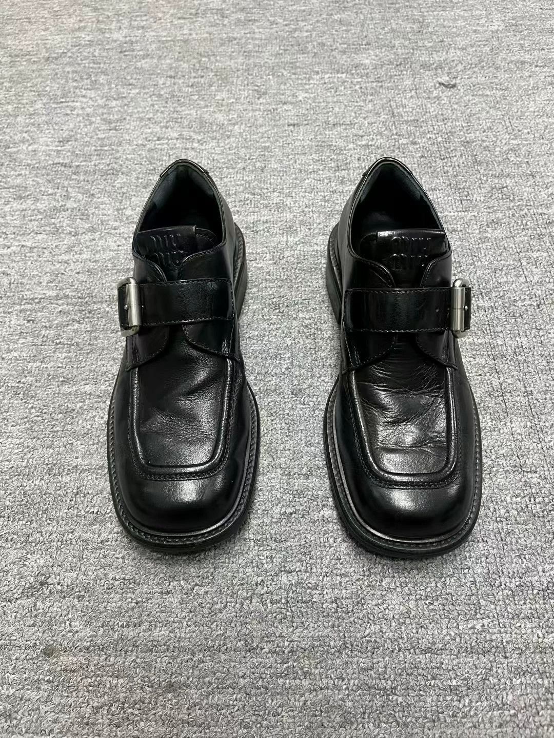 MIU MIU square-toe buckle leather shoes