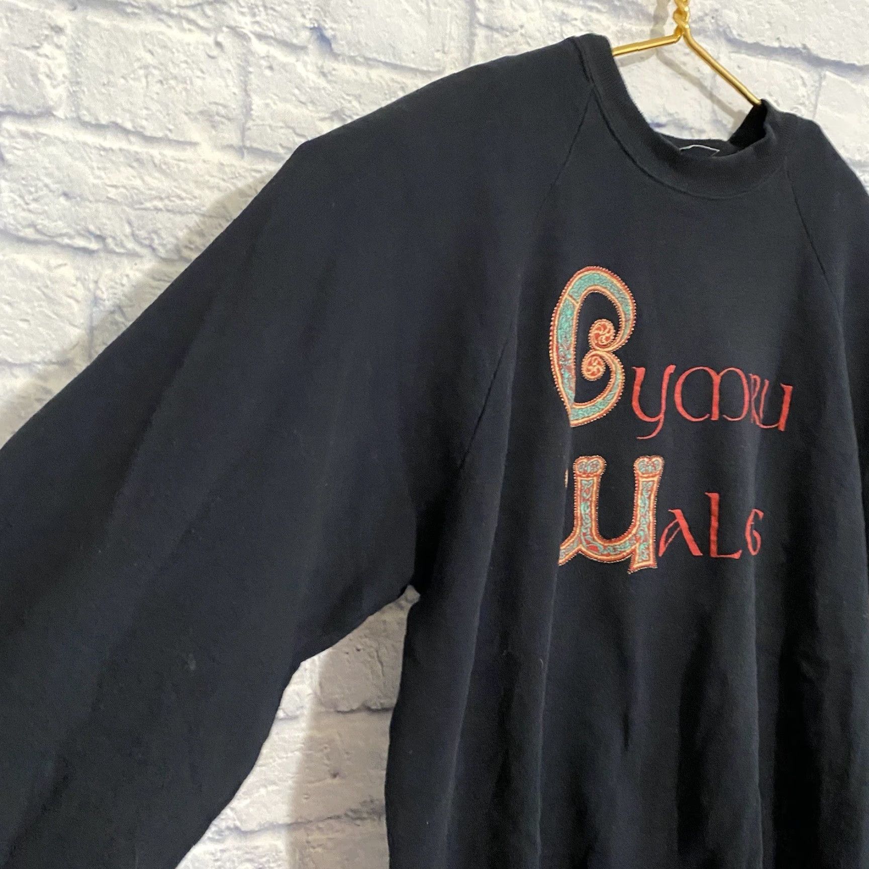 Vintage VINTAGE Cymru Wales Crewneck Sweatshirt UK Pullover Size XL Extra Large Men Black 90s Logo Sweatshirt Size US XL / EU 56 / 4 - 5 Thumbnail