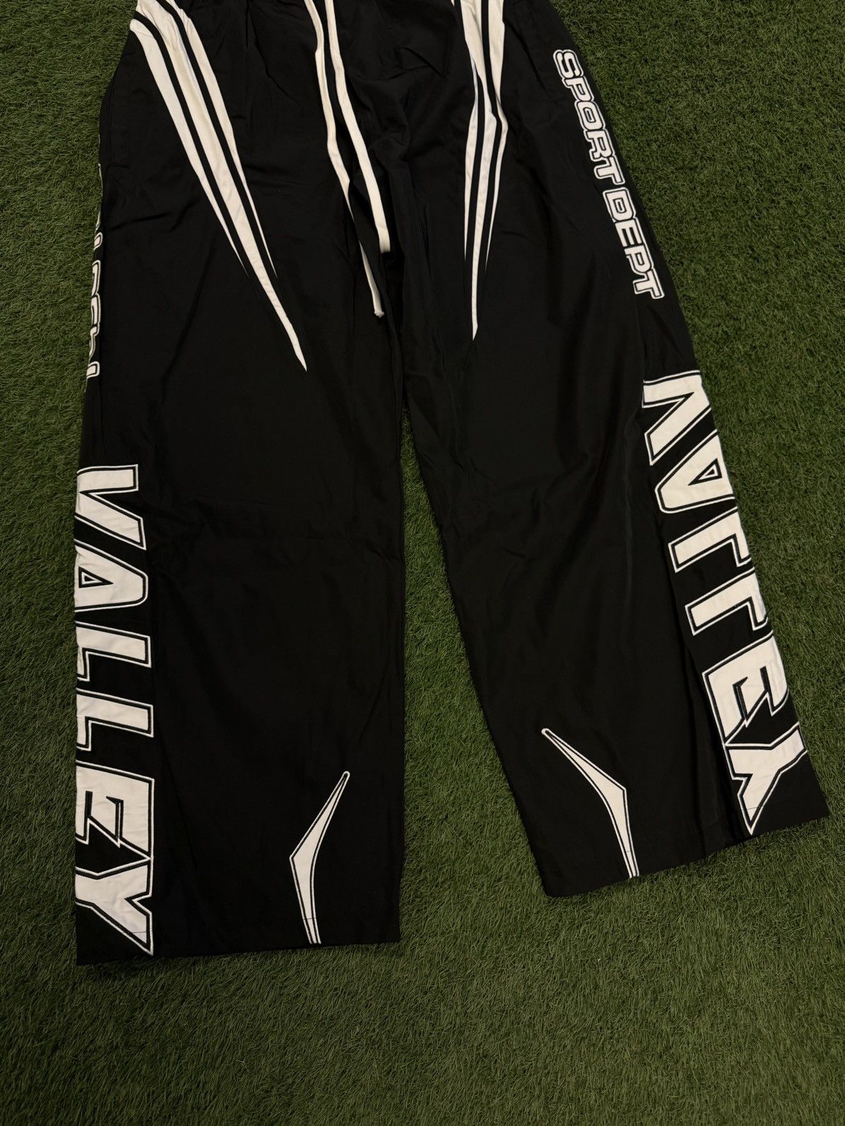 Vale Valley Track Suit Black Pants Size (XL) Brand New Size US 34 / EU 50 - 3 Thumbnail