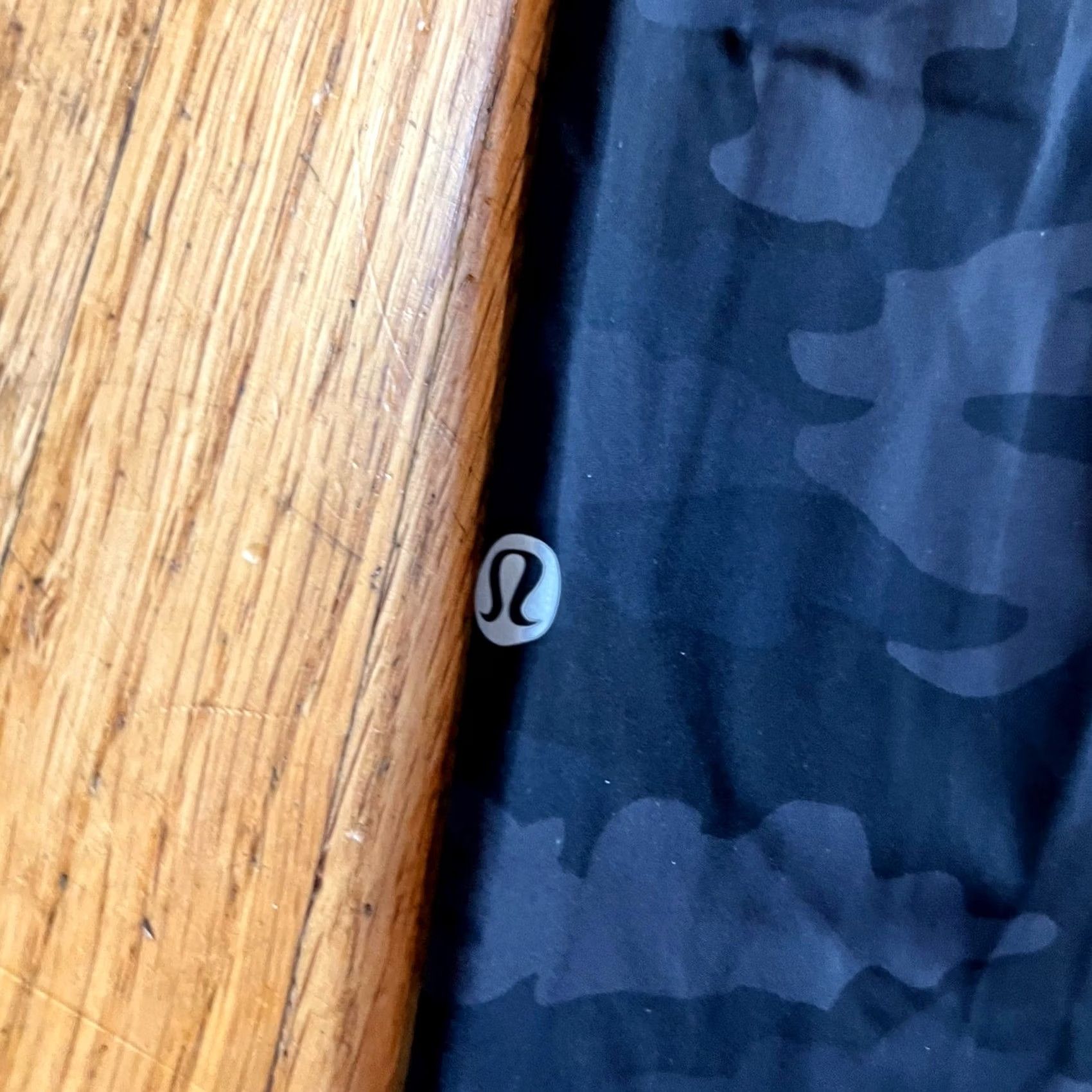 Lululemon VINTAGE Lululemon Leggings Crop II Cut Off Camo Multi Grey Womens 4 Fast Free Capri Gray Women Size 27" / US 4 / IT 40 - 2 Thumbnail