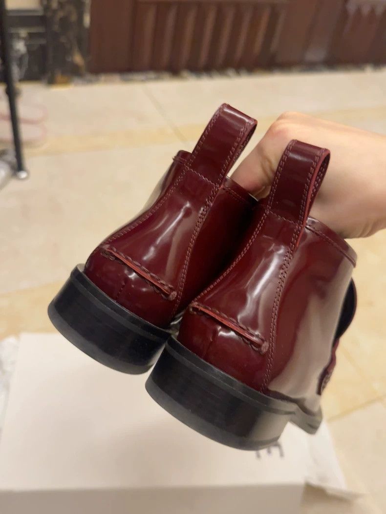 Loewe LOEWE A dark red leather flower and pearl buttoned square Size US 6.5 / IT 36.5 - 5 Thumbnail