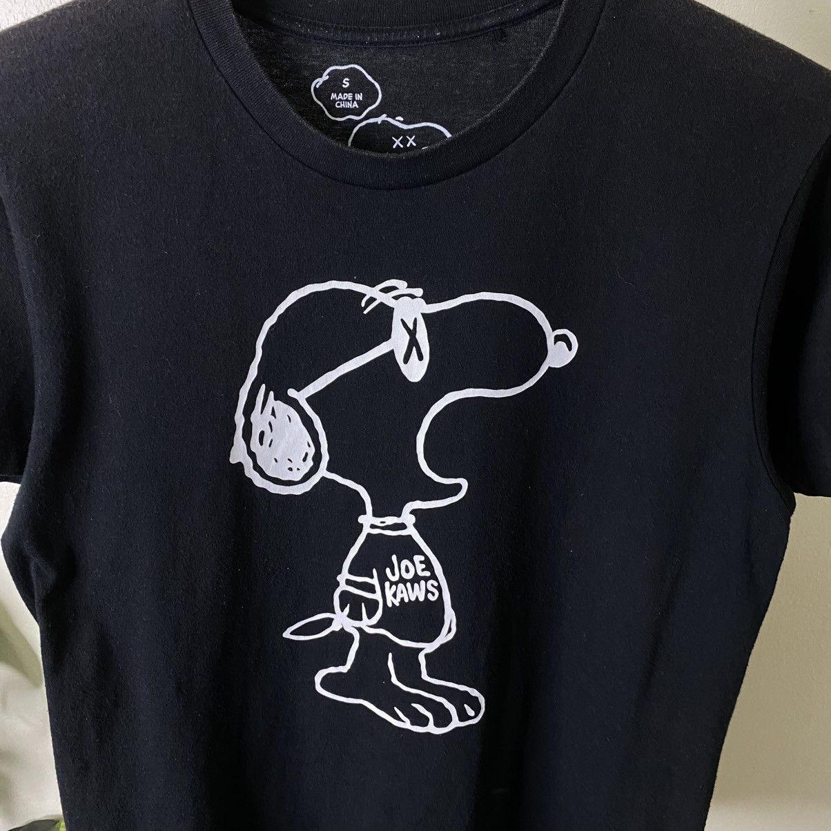 Kaws Kaws Original Fake x Peanuts Snoppy Collaboration T Shirt Size US S / EU 44-46 / 1 - 2 Thumbnail