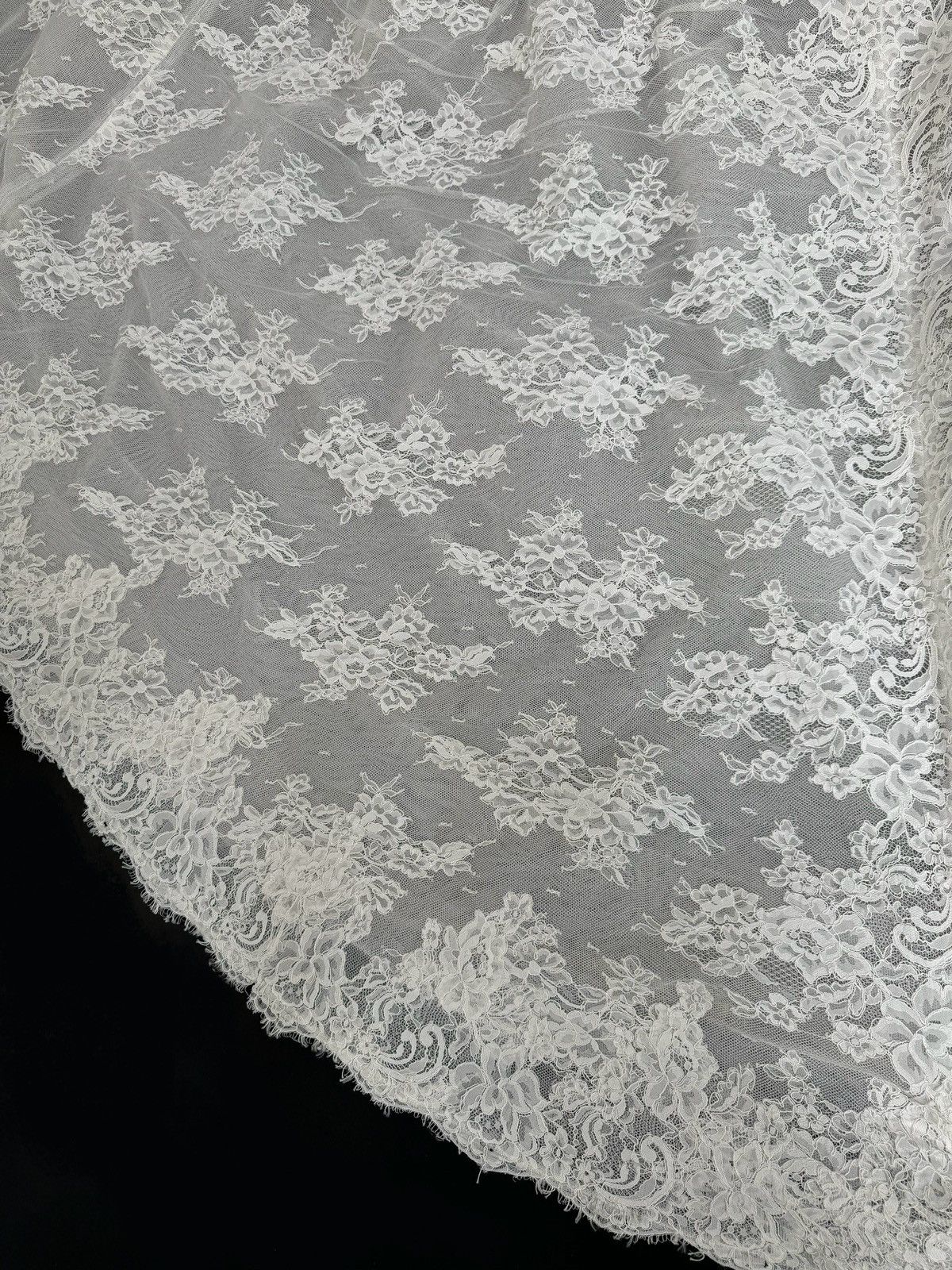 Other US 4-6 French Corded Lace Bridal Gown by Anna Augusta Size S / US 4 / IT 40 - 11 Thumbnail