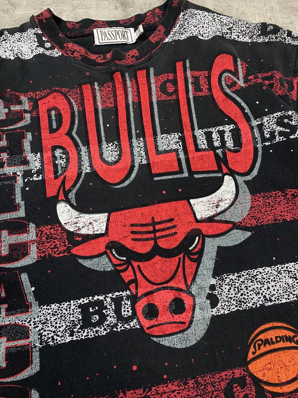 Vintage Vintage Chicago Bulls NBA Washed Fullprint T-shirt Size US L / EU 52-54 / 3 - 7 Thumbnail