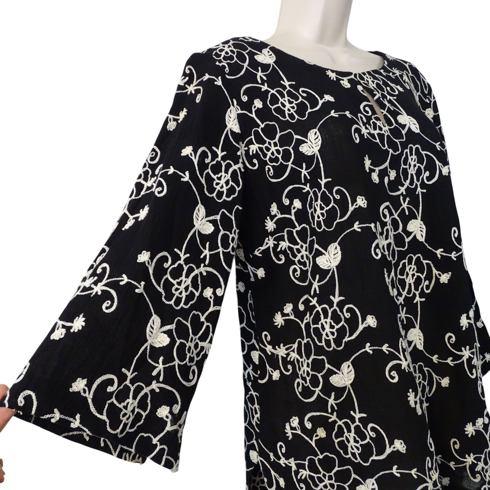 Other Lauren Michelle Black Embroidered Floral Tunic Top Size L Size L / US 10 / IT 46 - 4 Thumbnail