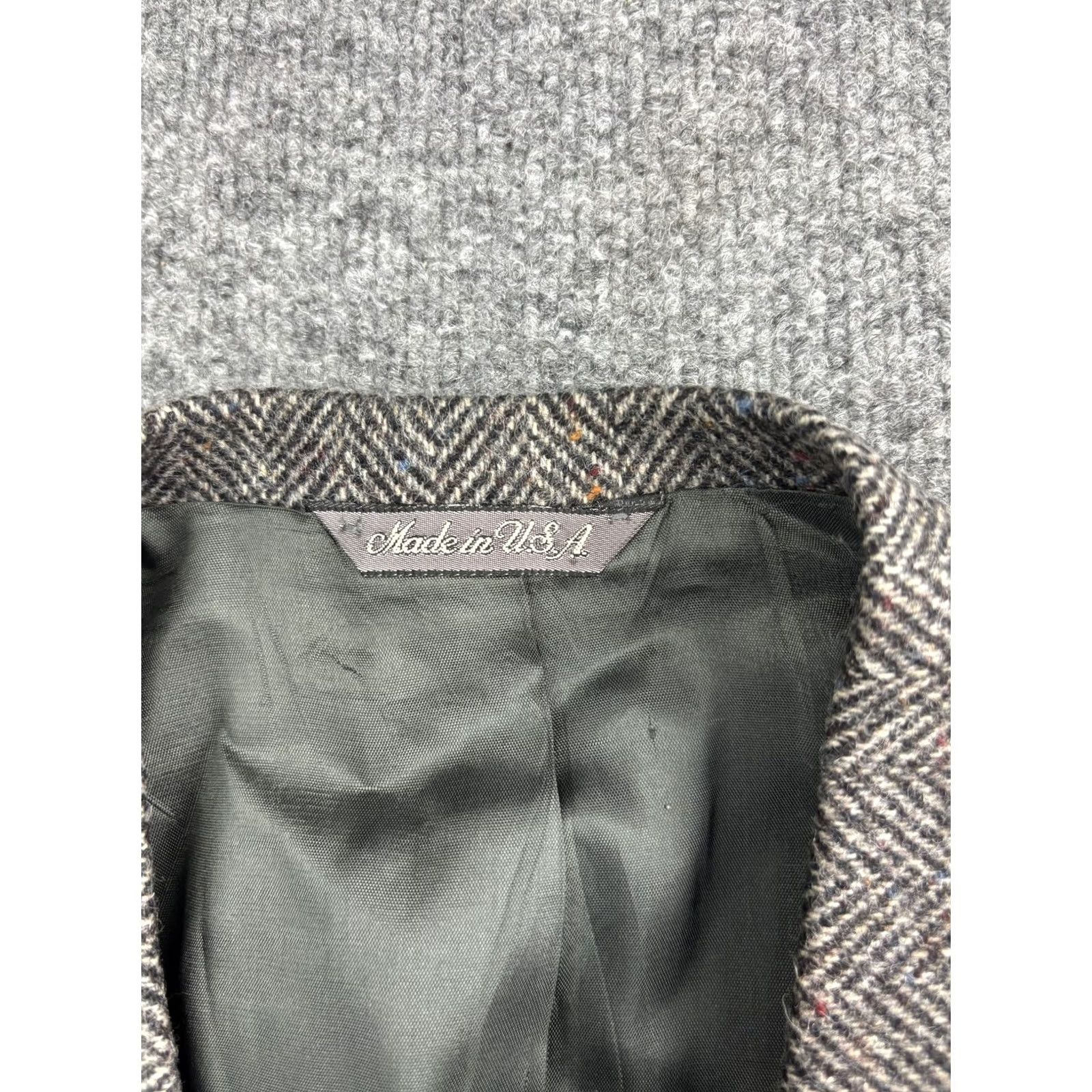 Levi's VNTG Levi's Tailored Classics Blazer Mens L Gray Herringbone Wool USA 90s Regular Tailored Classics Blazer Mens L Gray Herringbone Wool USA 90s Size 44R - 2 Thumbnail