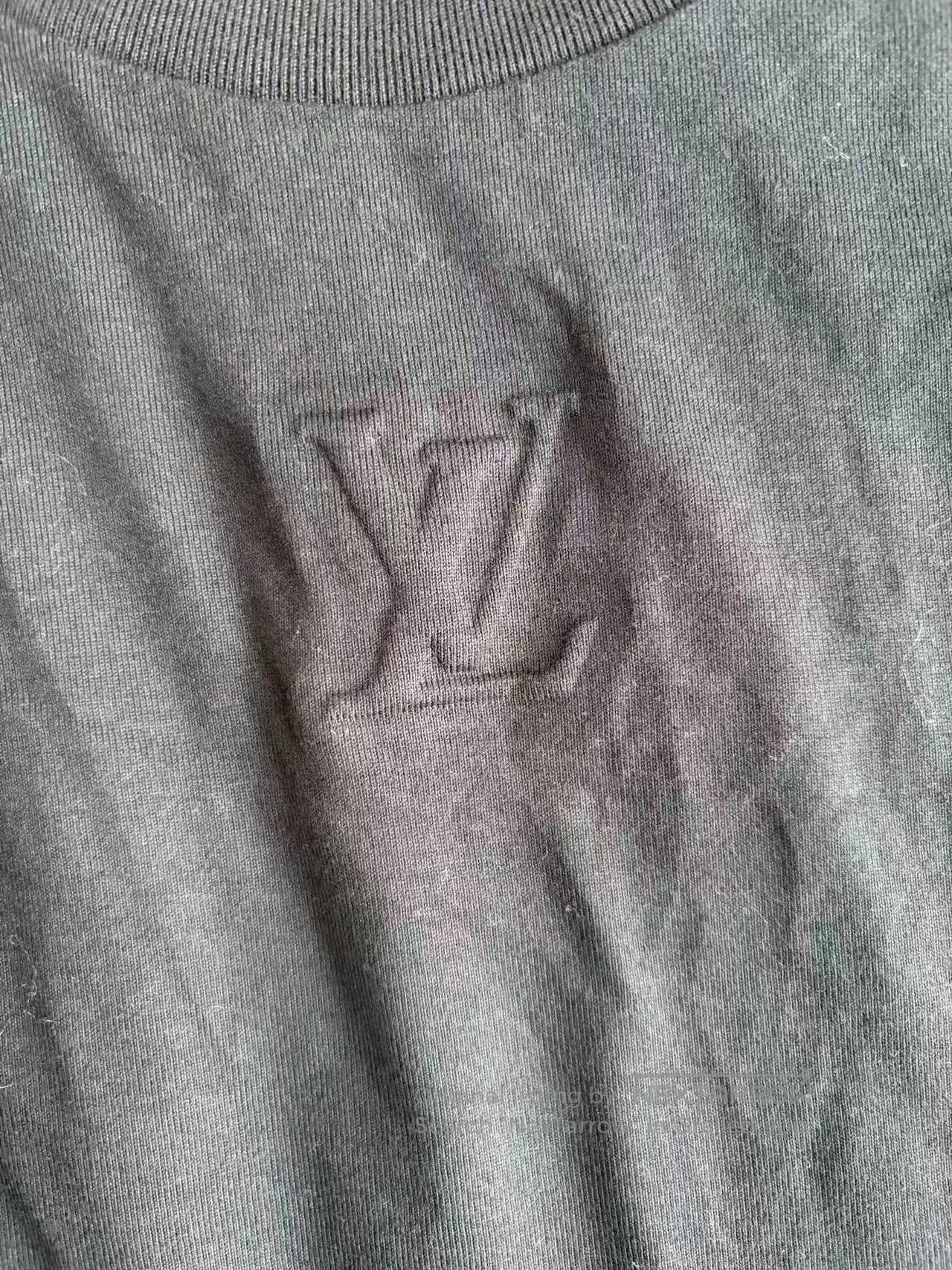 Louis Vuitton Louis Vuitton Solid Logo Round Neck T-shirt. Size US XL / EU 56 / 4 - 3 Thumbnail