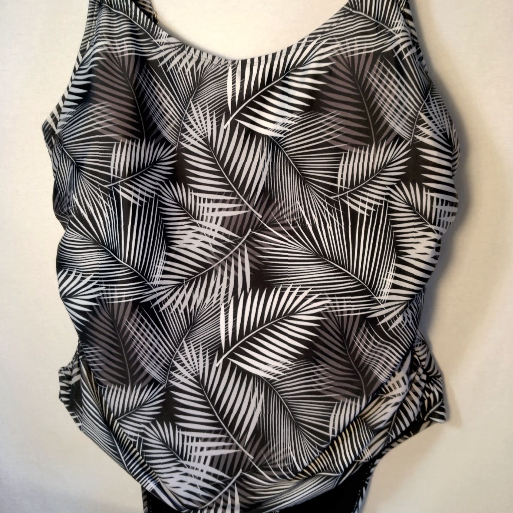 Nicole Miller Nicole Miller Plus Size 3X Bathing Suit One Piece Black White Gray Palm Swimsuit Size XXL / US 16-18 / IT 52-54 - 7 Thumbnail