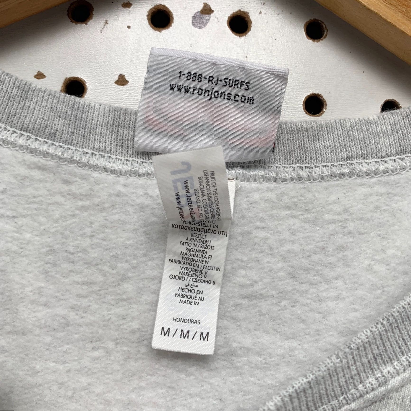Ron Jon Surf Shop Ron Jon Surf Shop Crewneck Sweatshirt Mens Medium Gray Cocoa Beach Florida 21X26 Size US M / EU 48-50 / 2 - 3 Thumbnail
