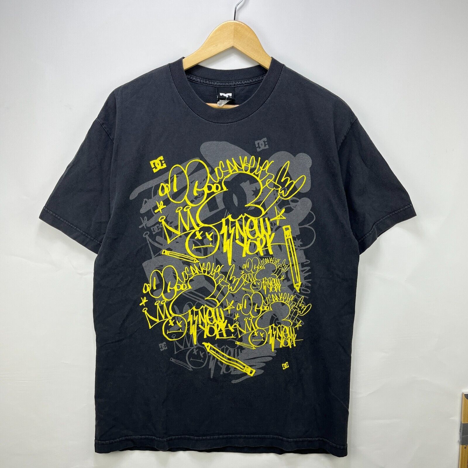 DC × Vintage Vintage Y2K DC Skateboards Graffiti Baggy T-Shirt Large Size US L / EU 52-54 / 3 - 1 Thumbnail