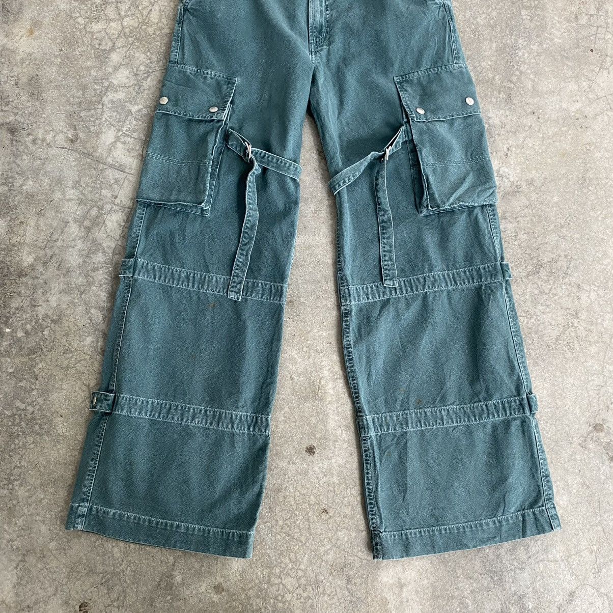 Agolde AGOLDE Bondage Strap Rave Vivian Flared Cargo Pants Size US 32 / EU 48 - 4 Thumbnail
