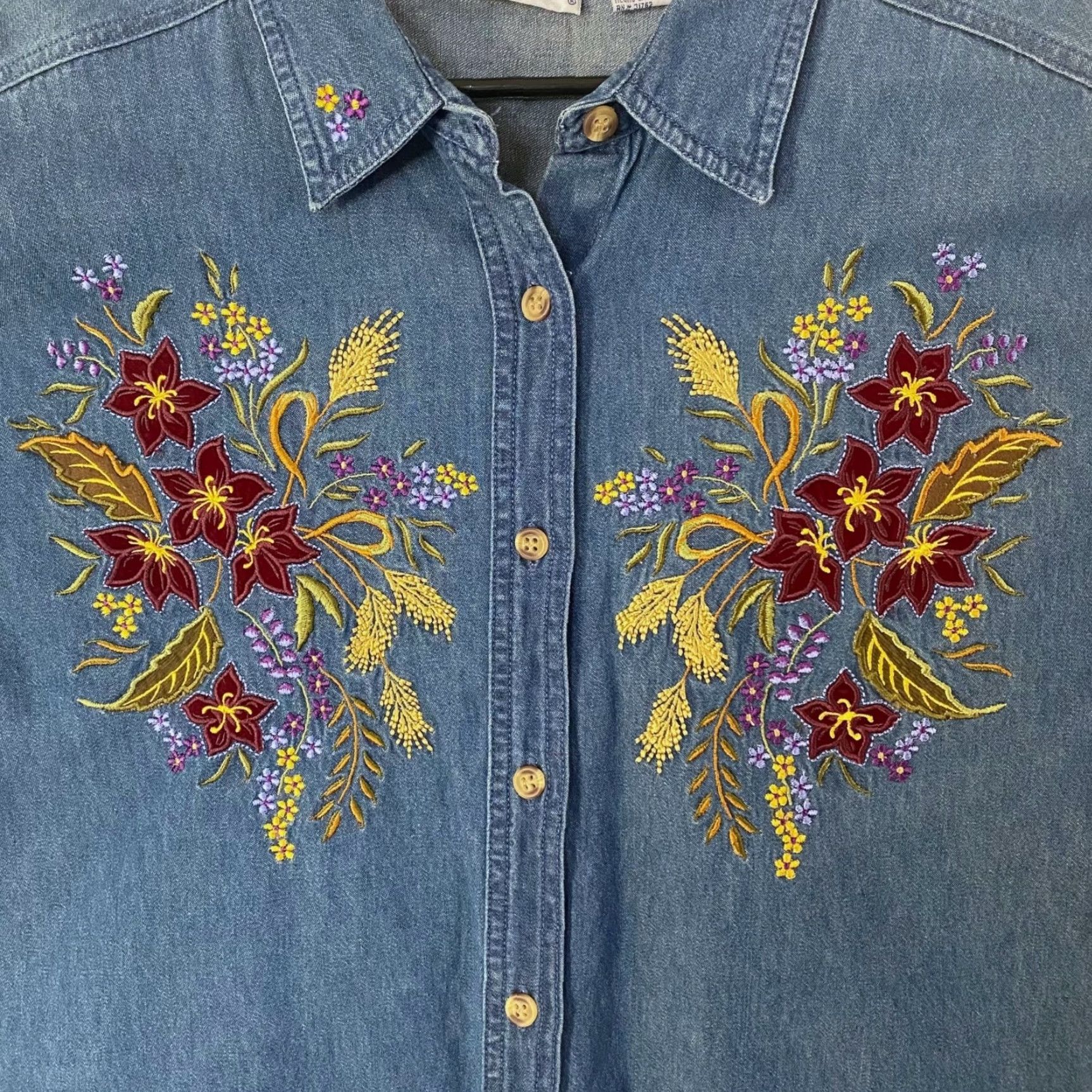 Vintage VINTAGE Bobbie Brooks Denim Shirt Embroidered Floral Print Button-Up Women's XL Blue Size XL / US 12-14 / IT 48-50 - 5 Thumbnail