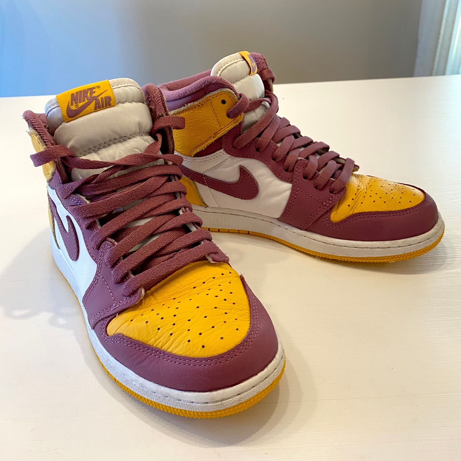 Nike Nike Air Jordan 1 Retro Brotherhood Youth Size 7 575441-706 Size US 7 / EU 40 - 2 Thumbnail