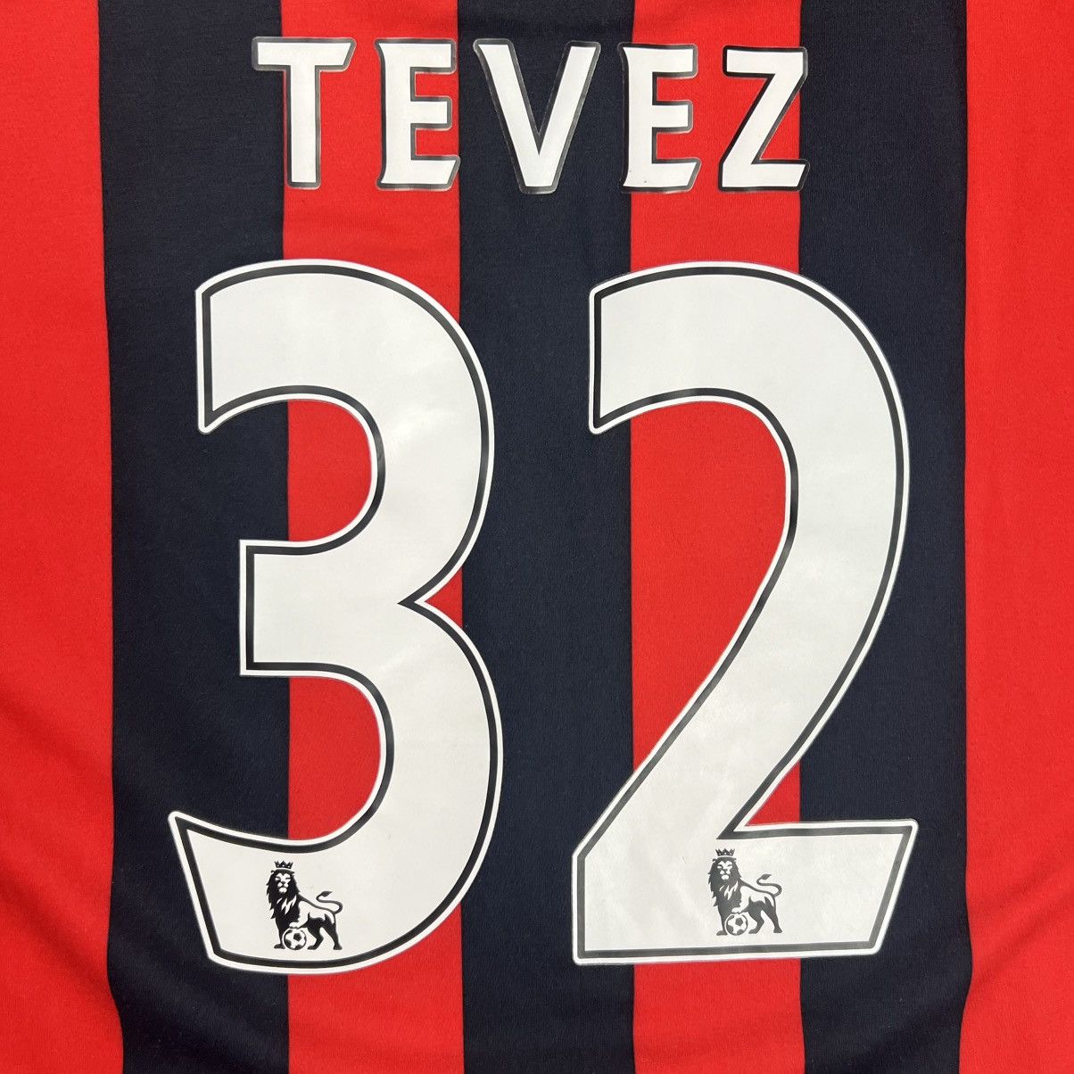 Umbro Rare! Carlos Tevez 32 Umbro Manchester City 00s Jersey Size US M / EU 48-50 / 2 - 8 Thumbnail