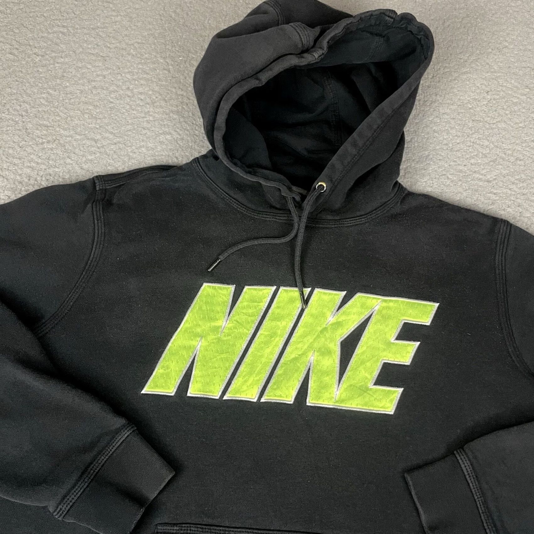 Nike VINTAGE Nike Sweatshirt Adult M Black Neon Spell Out Swoosh Distressed Rare Hoodie Pullover Crew Neck Long Sleeve Size US M / EU 48-50 / 2 - 2 Thumbnail