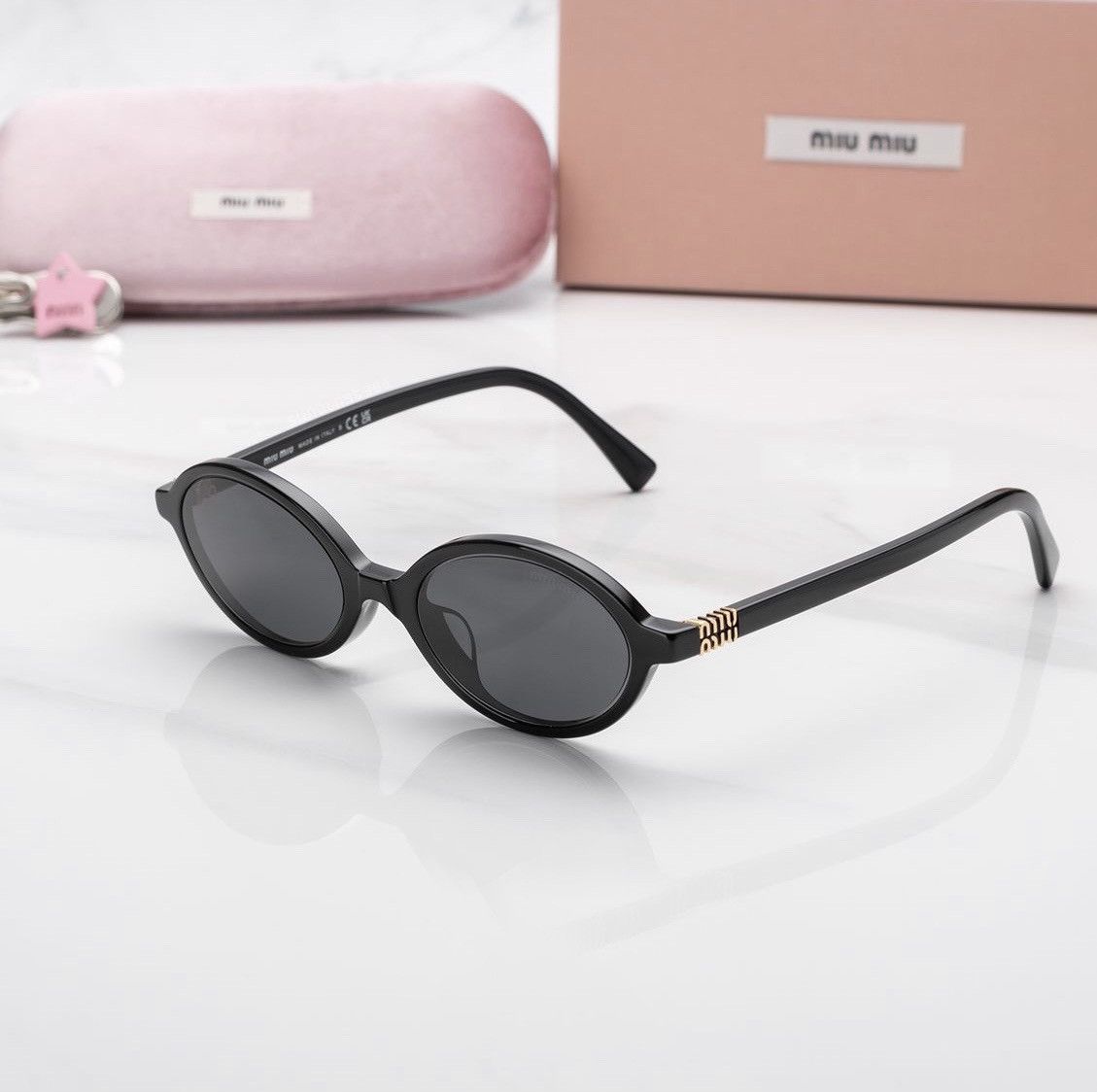 【送料&関税込】Miu Miu 04zs Sole1ab5s0 Miu Miu MU 04ZS S (50 - 18) with Grey lenses and Black frame