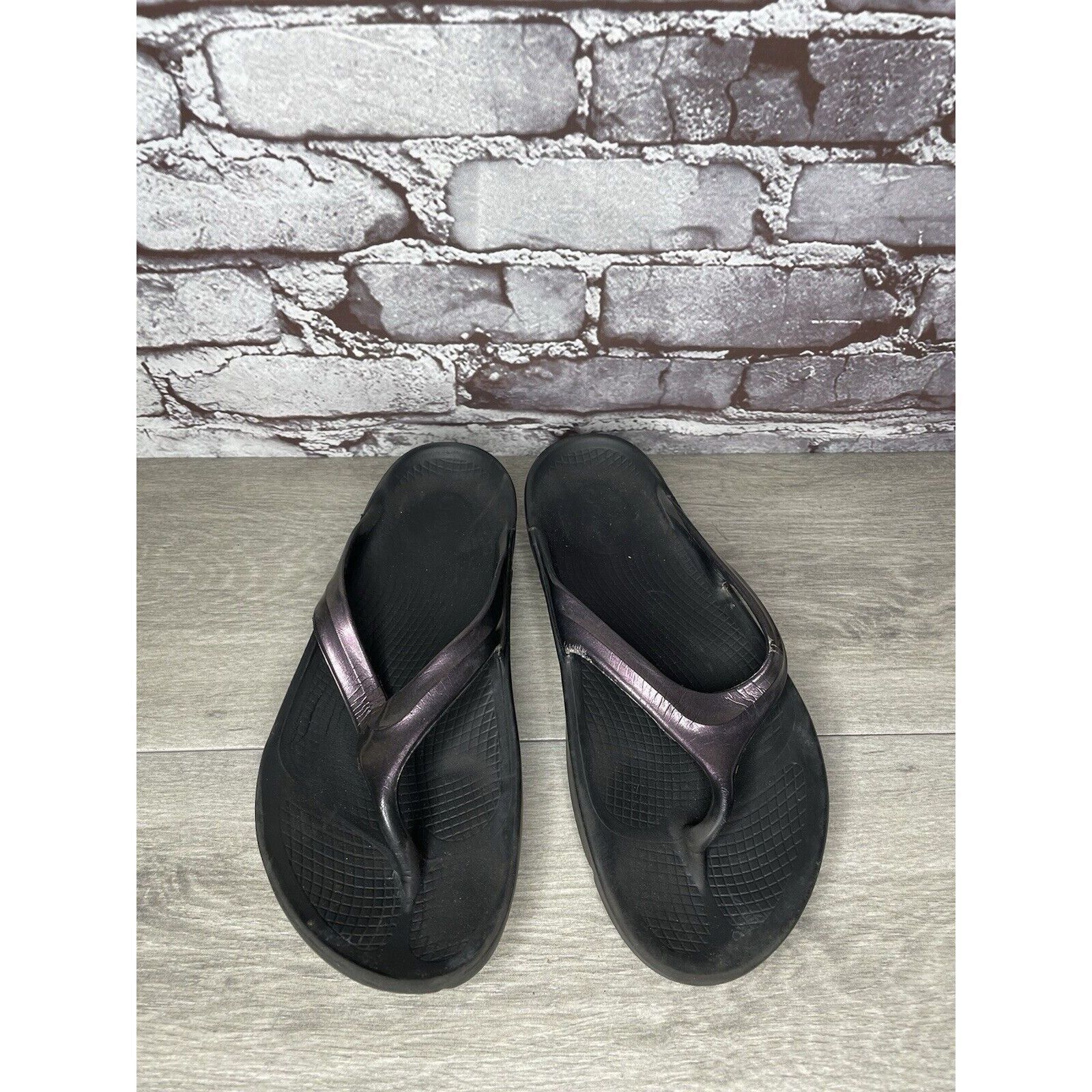 Other Oofos Oolala Cabernet Metallic Purple Recovery Thong Sandals Size US 9 / IT 39 - 15 Thumbnail