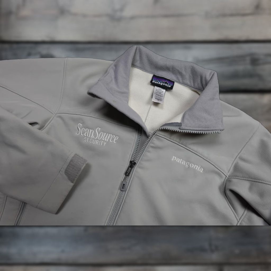 Patagonia Patagonia Adze Jacket Womens Small Gray Softshell Lined Zip Pockets Hoodie? Size S / US 4 / IT 40 - 1 Thumbnail