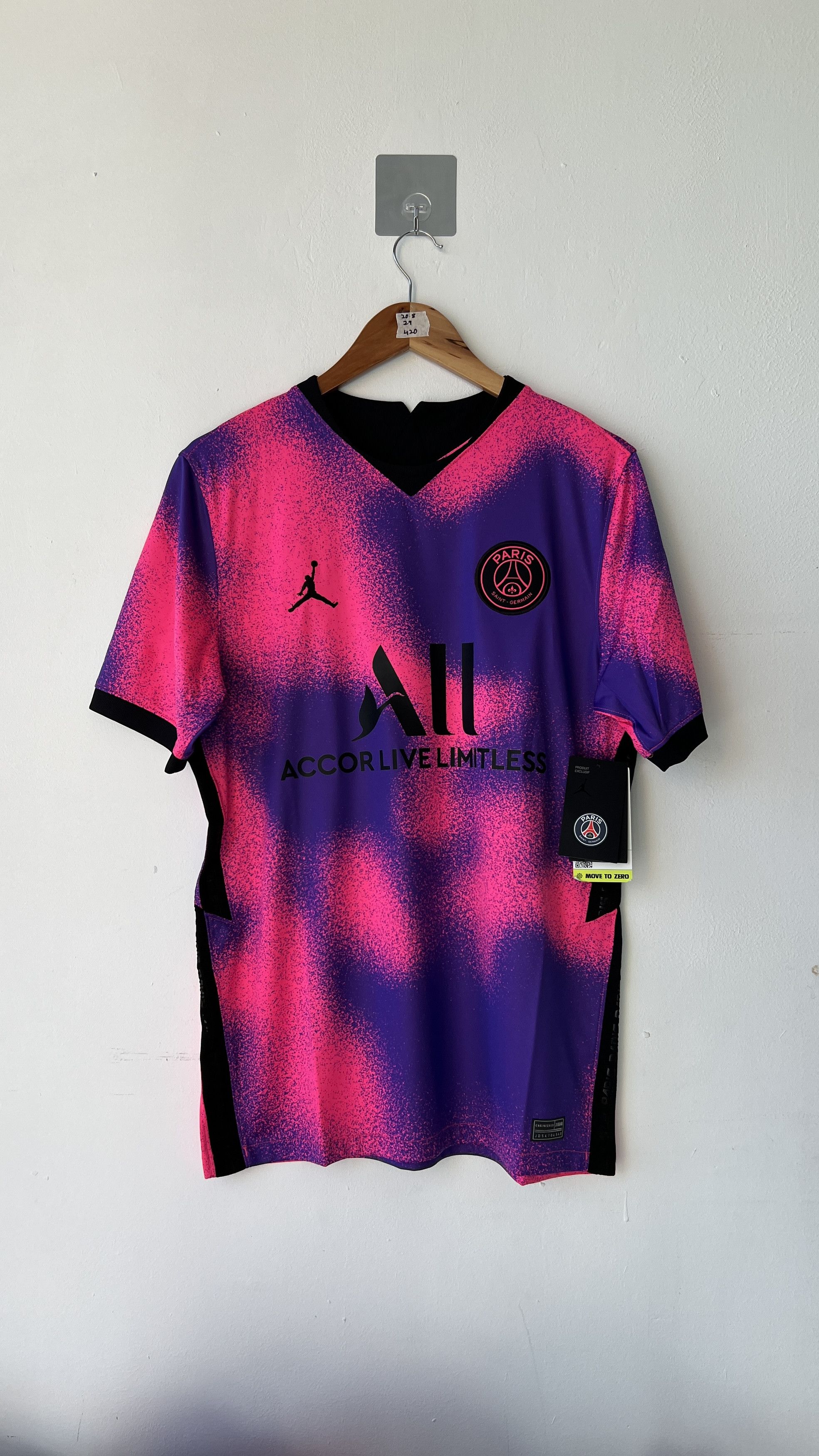 Nike (M) PSG 2020-21 Fourth Shirt Mbappe #7 (Brand New) Kit Size US M / EU 48-50 / 2 - 2 Thumbnail