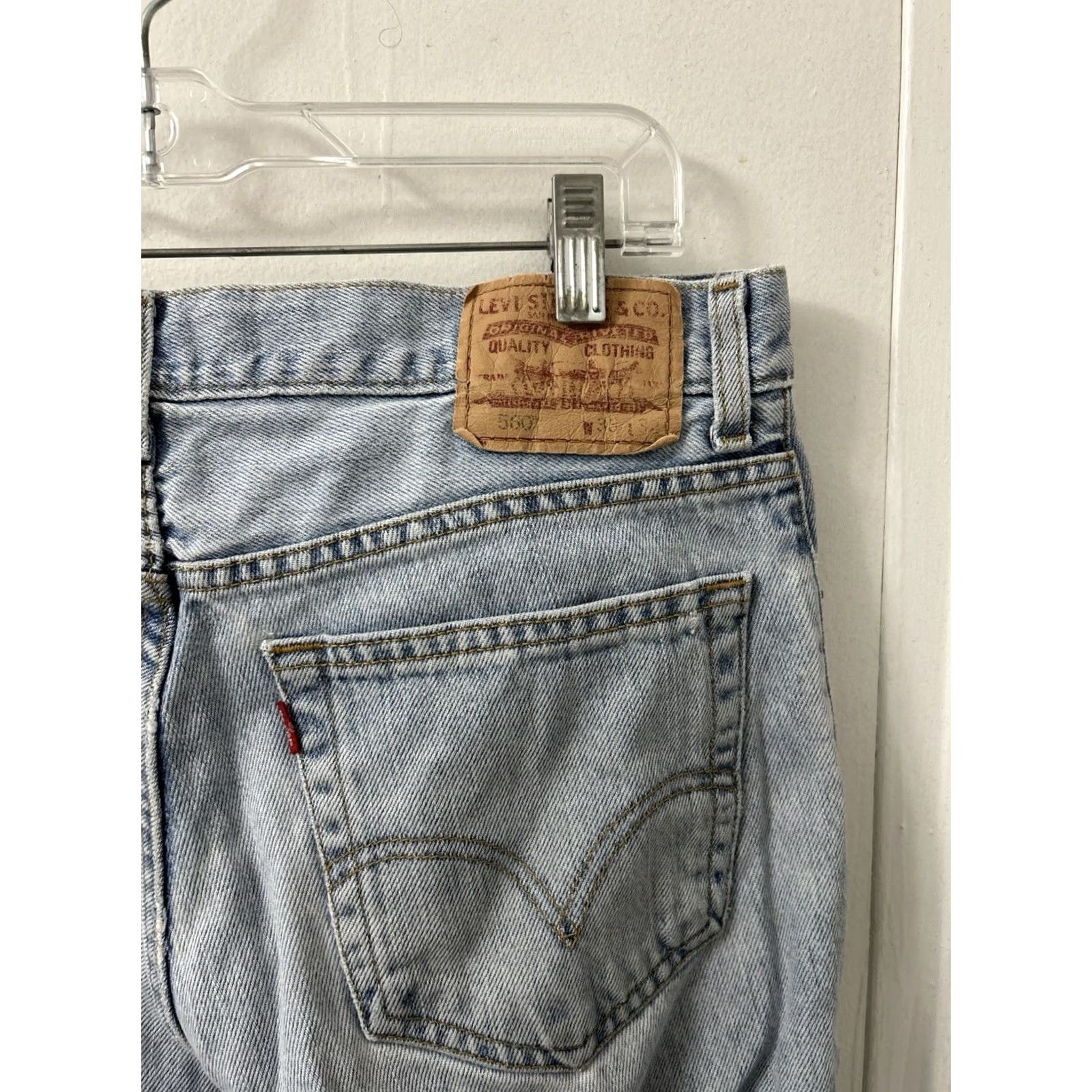 Levi's VINTAGE Levi's 560 Comfort Fit Jeans Mens 33x31 Light Blue Tapered Leg Denim Jeans 560 Levi's Men blue light wash 560s Mens Jeans Size US 33 - 4 Thumbnail