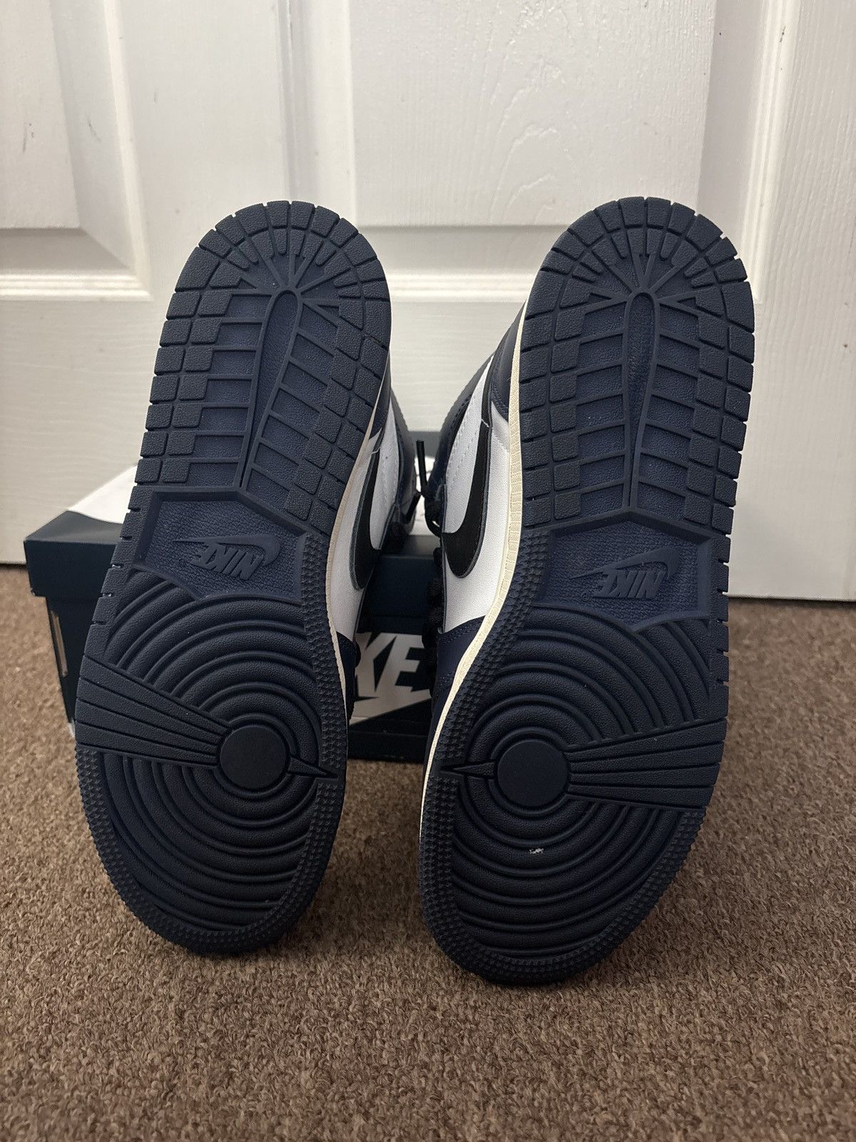 Jordan Brand Air Jordan 1 Retro High OG GS 'Midnight Navy' Size US 7 / EU 40 - 5 Thumbnail