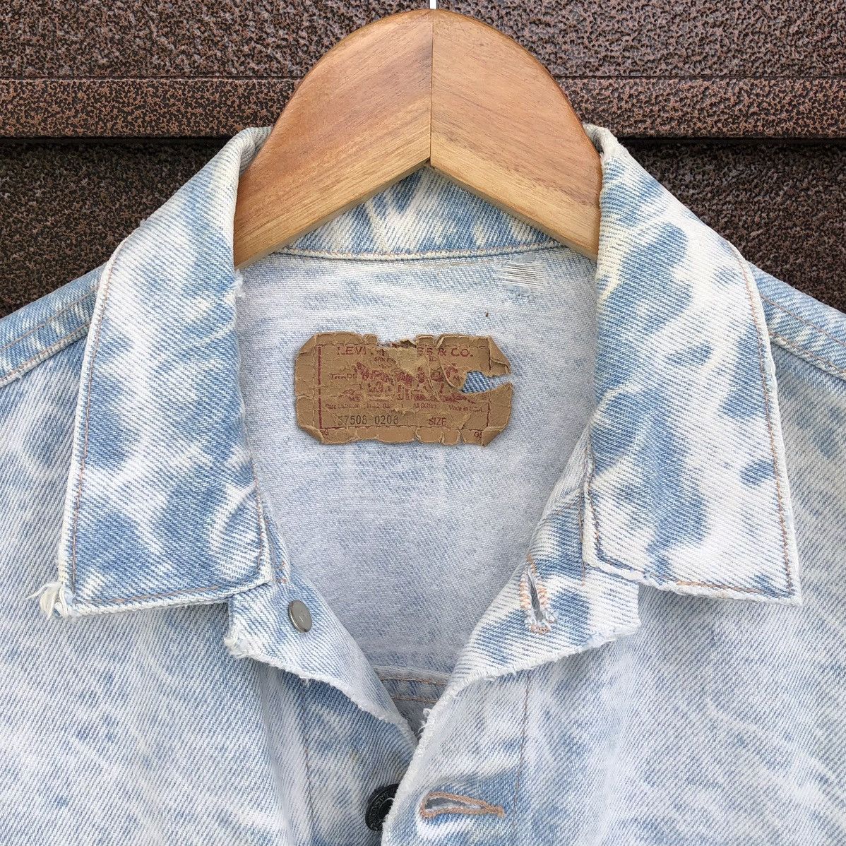 Levi's VTG Levis Light Wash Blue Denim Distressed Trucker jacket Size US M / EU 48-50 / 2 - 21 Thumbnail