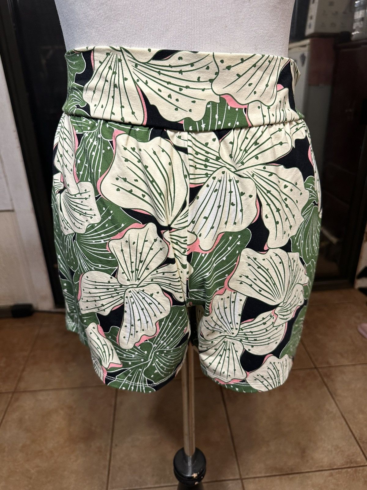 Other PreOwned Fighting Eel Green Hawaiian Print Shorts Women's M Size 30" / US 8 / IT 44 - 2 Thumbnail