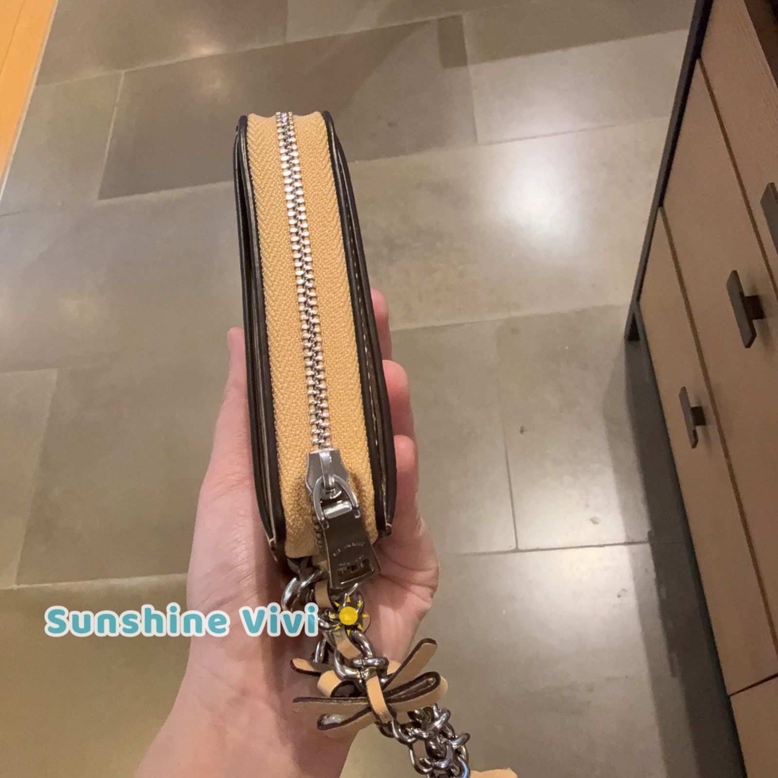 Coach NWT Coach Zip Card Case Bows CEC13 leather/Light Sand Size ONE SIZE - 5 Thumbnail