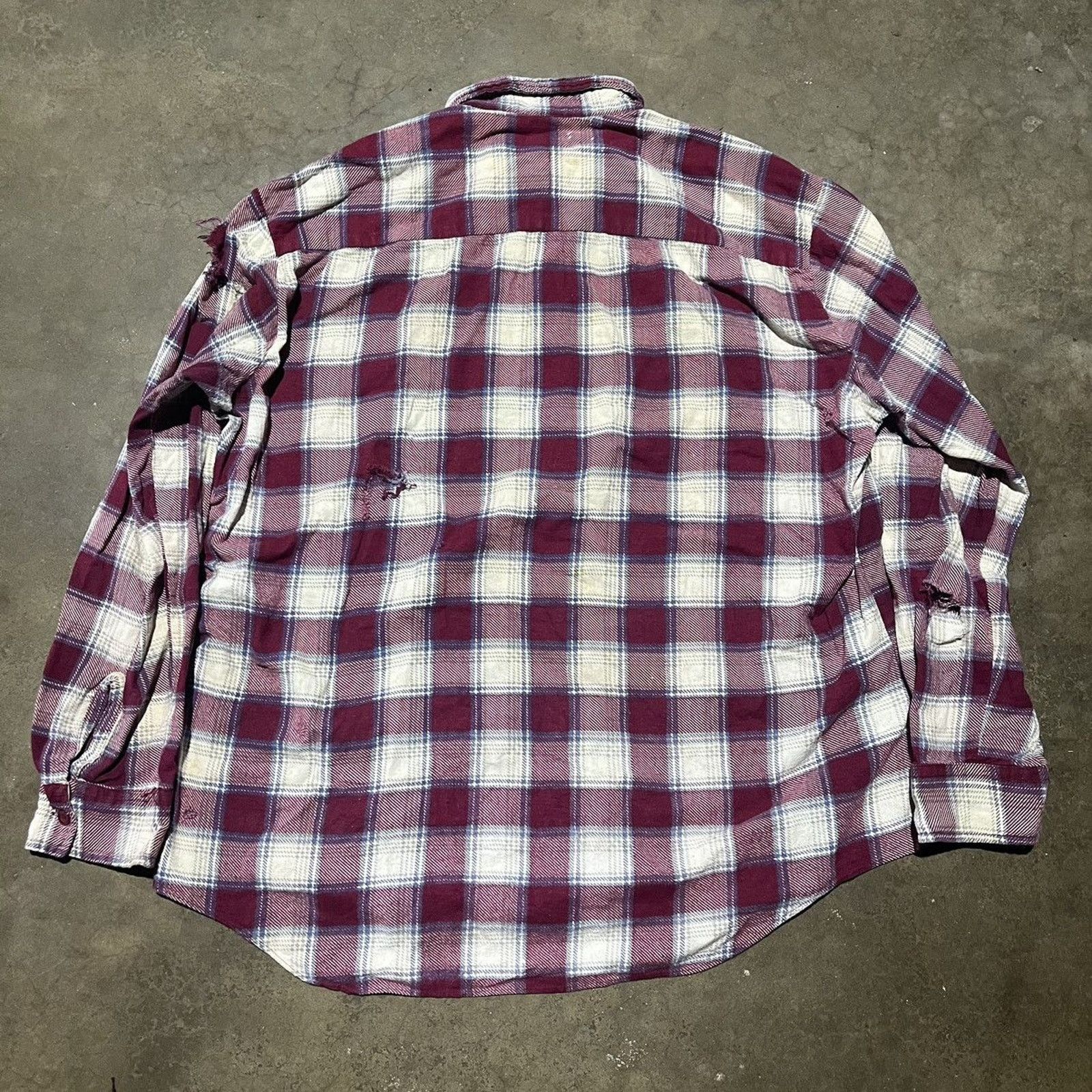 Vintage Vintage 70s Stage II Plum Plaid Distressed Flannel Shirt Size US XL / EU 56 / 4 - 5 Thumbnail