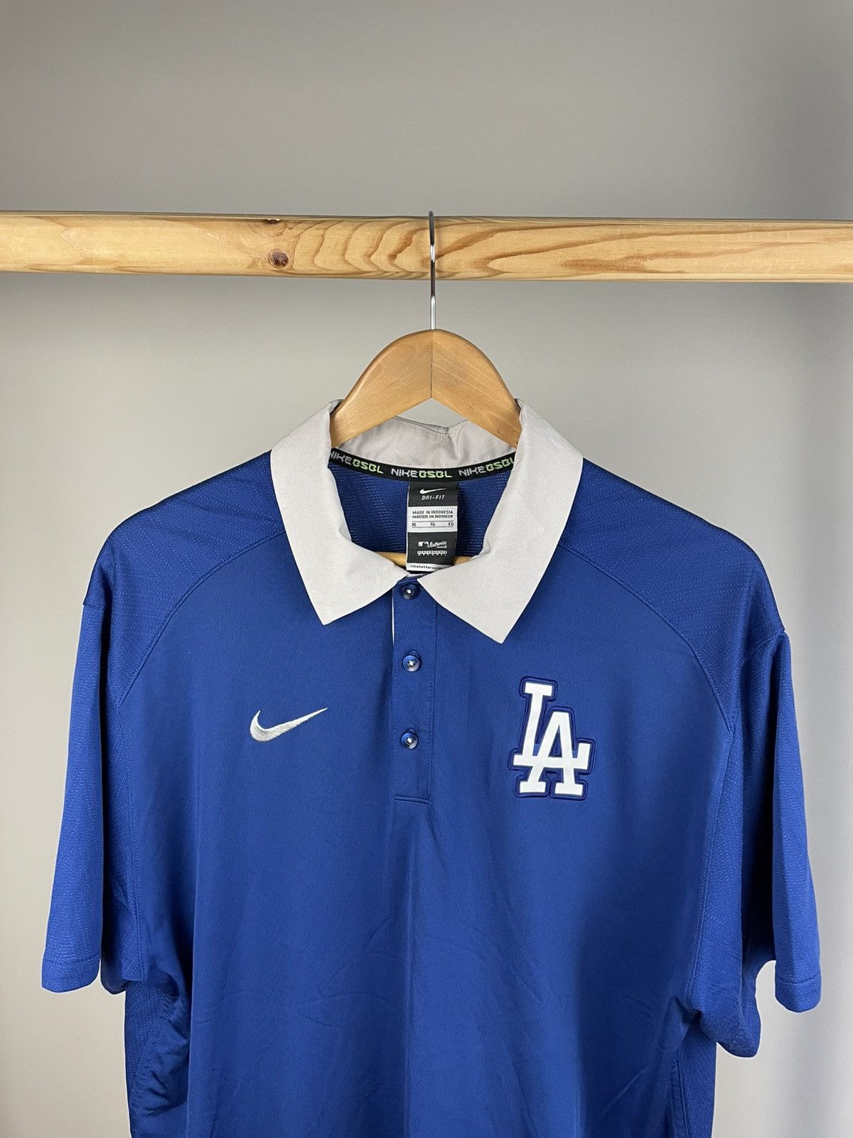 Nike Nike Mens XL Blue LA Dodgers Polo Short Sleeve Shirt BSBL Size US XL / EU 56 / 4 - 2 Thumbnail