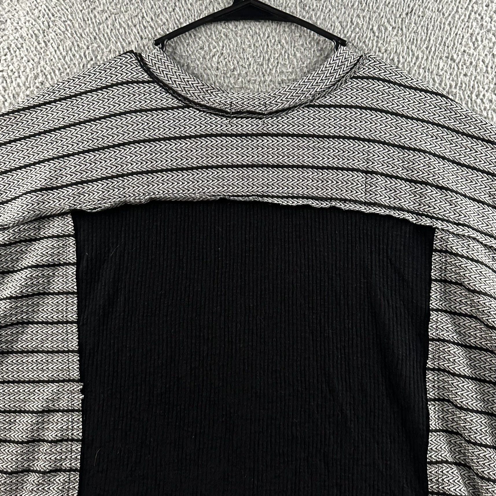 BKE BKE Womens Top Multicolor Short Sleeve V-Neck Rayon Blend Pieced Edge Top M Medium Size M / US 6-8 / IT 42-44 - 7 Thumbnail