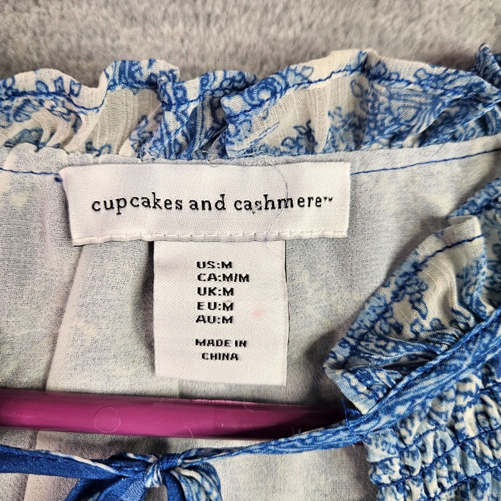 Vintage Cupcakes and Cashmere blouse Women's M Paisley Blue White V-Neck Long Sleeve Pullover Casual All Seasons Regular Size M Womens Size M / US 6-8 / IT 42-44 - 7 Thumbnail