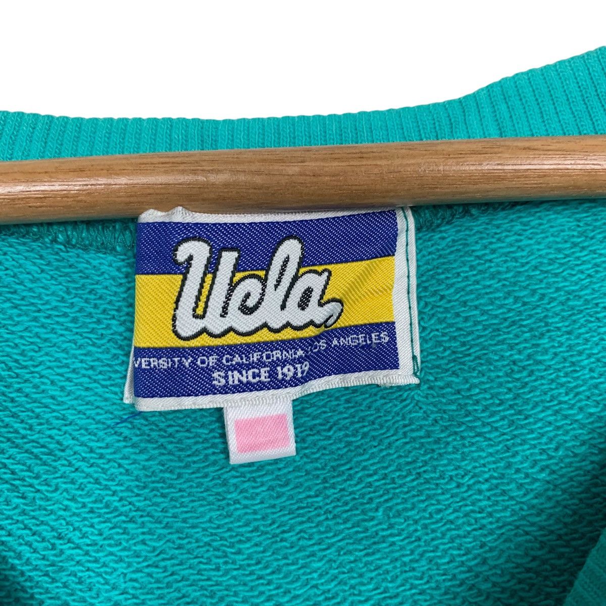 Vintage UCLA Running Bear Graphic Pullover Crewneck Sweater 2243-C99 Size XL / US 12-14 / IT 48-50 - 9 Thumbnail