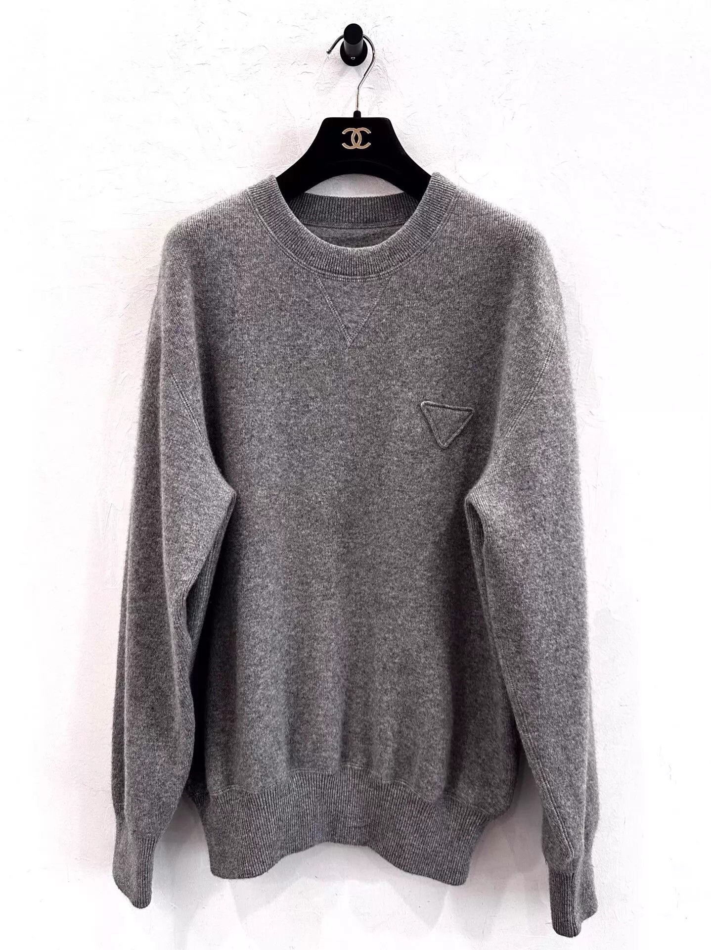 Prada Prada gray cashmere sweater, embroidered triangle logo, 50 Size US M / EU 48-50 / 2 - 1 Thumbnail