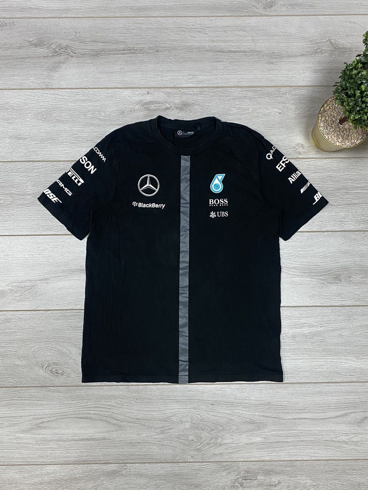 Mercedes-Benz Mercedes Petronas Pirelli t-shirt big logo Size US M / EU 48-50 / 2 - 1 Thumbnail
