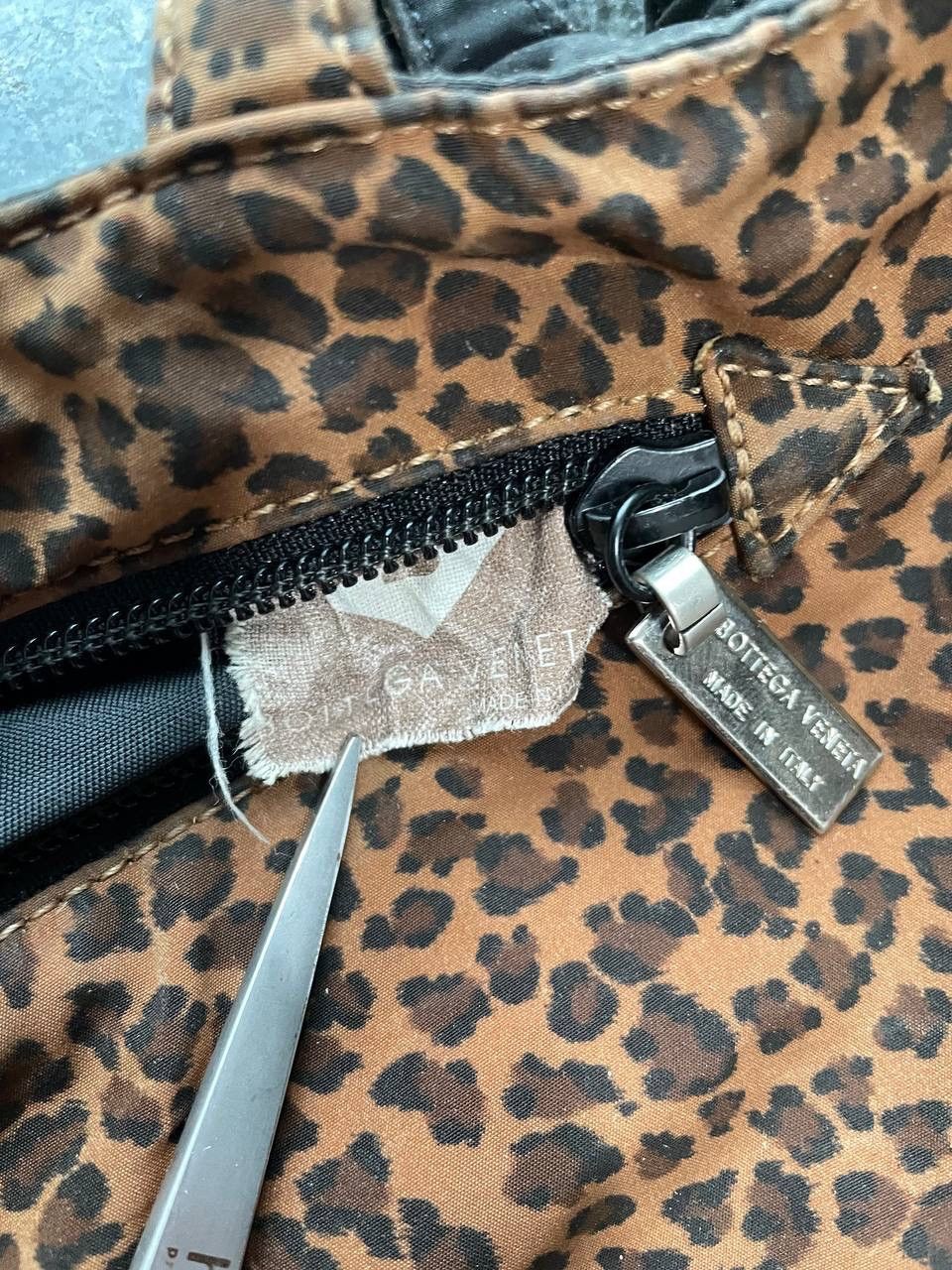 Bottega Veneta Vintage Bottega Veneta Reversible Leopard Nylon Tote Bag Size ONE SIZE - 5 Thumbnail