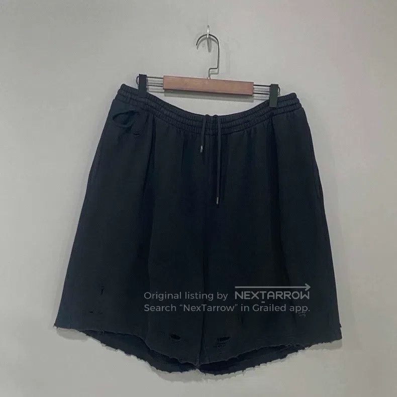Balenciaga Balenciaga size M Embroidered double hook distressed short Size US 27 - 1 Thumbnail