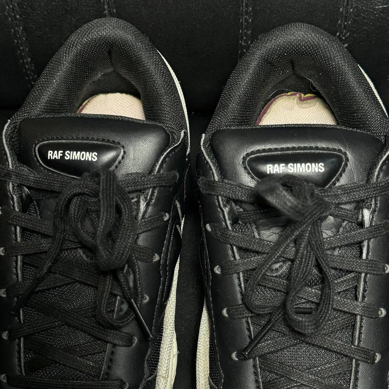Adidas × Raf Simons 9,5us sneakers Adidas Raf Simons Ozweego White Black fw18 Size US 9.5 / EU 42-43 - 8 Thumbnail