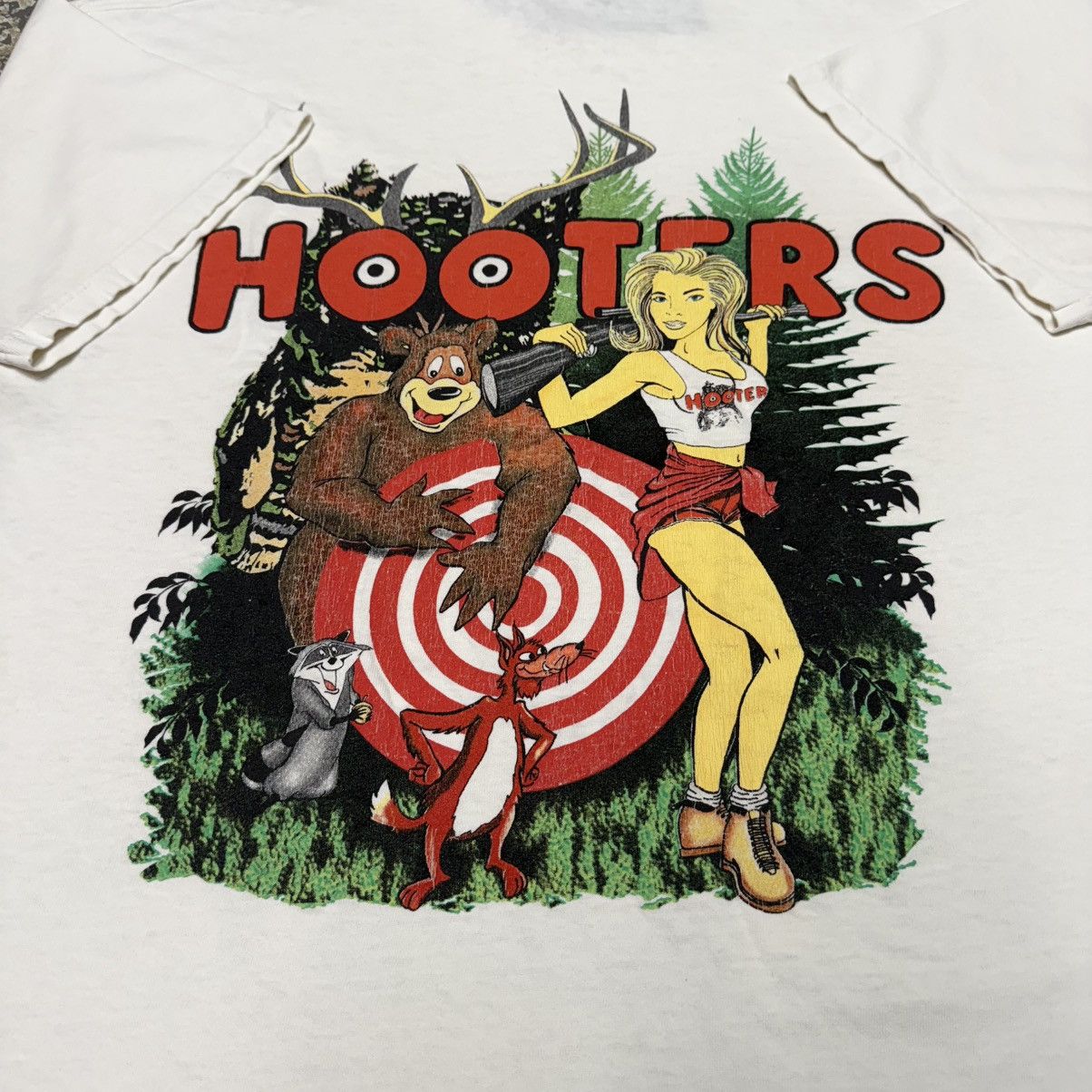 Other Vintage Hooters Hunt Club Graphic Women 90s USA Tshirt Size US L / EU 52-54 / 3 - 6 Thumbnail