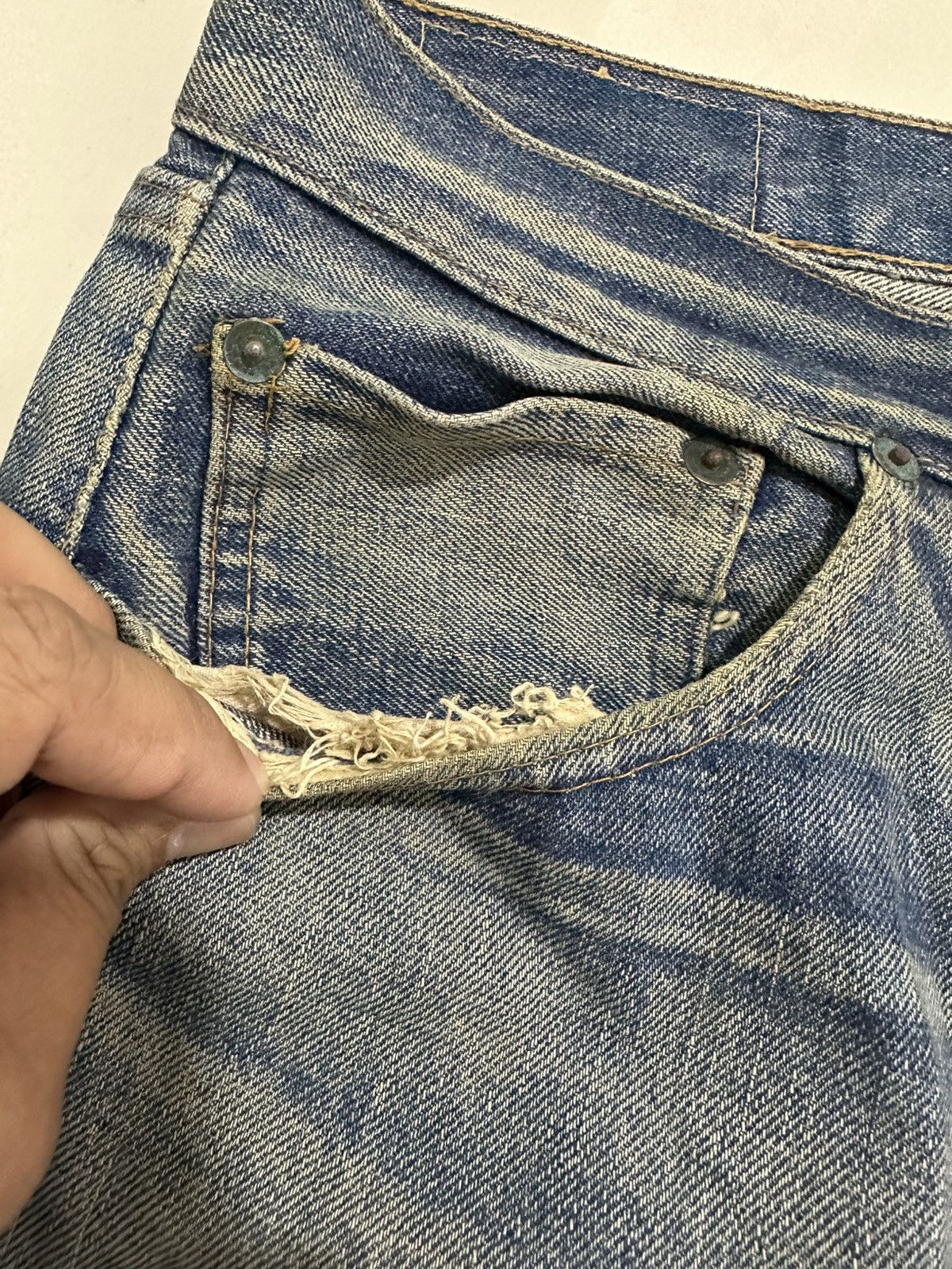 Levi's Vintage Clothing VTG 70’s Levi’s 501 Rindem Small e Jeans Button No6 Trash Size US 32 / EU 48 - 9 Thumbnail