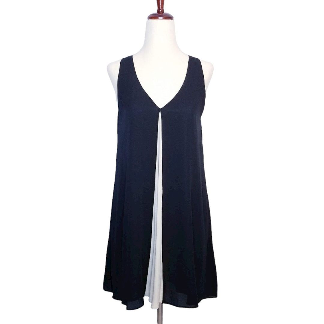 Alice + Olivia Alice + Olivia Rola Front Godet Leather T-Back Dress Size XS / US 0-2 / IT 36-38 - 9 Thumbnail