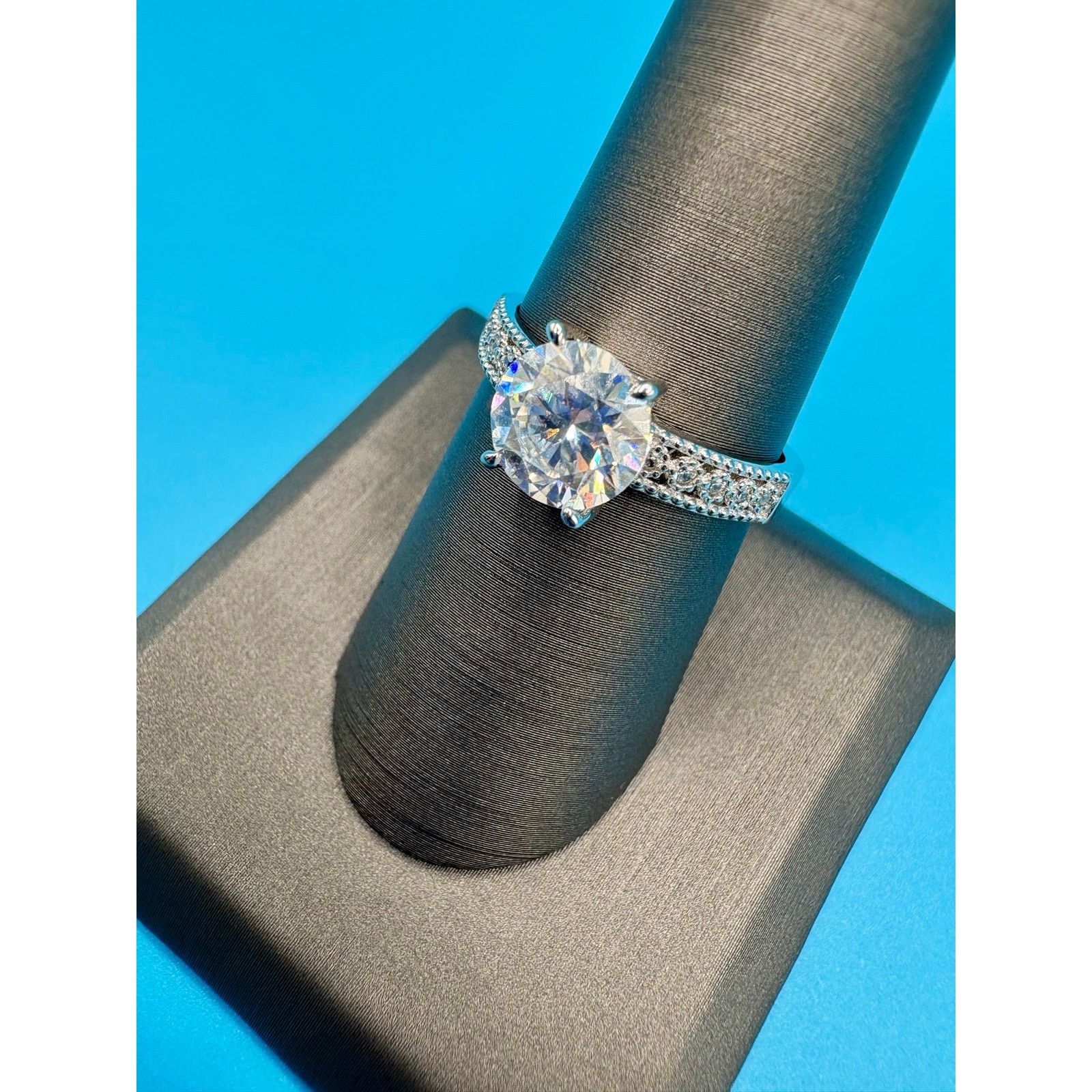 Jewelry Stunning 2CTW Moissanite D/VVS1 in AU750 (75% White Gold) Size ONE SIZE - 7 Thumbnail