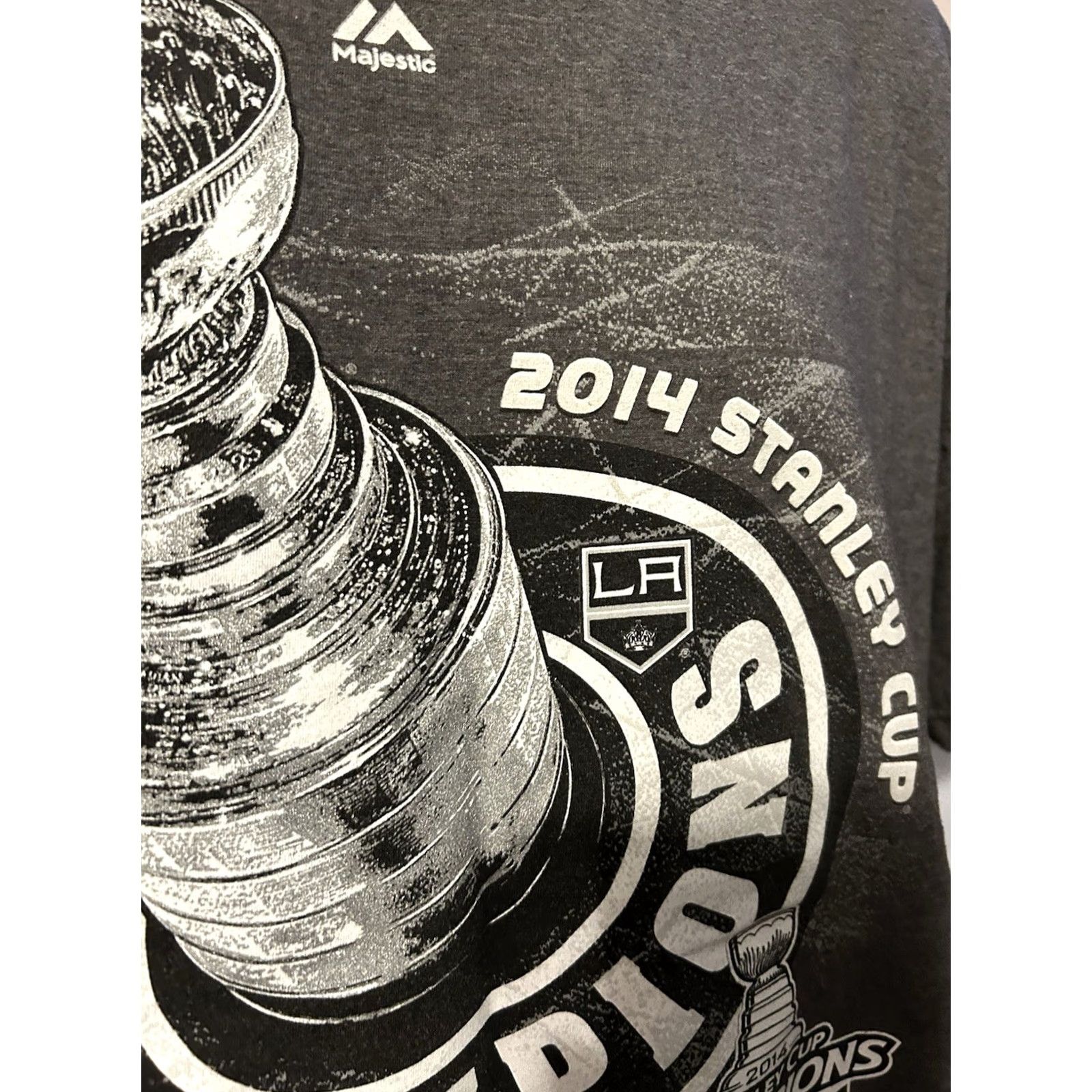 NHL VINTAGE LA Kings NHL 2014 Champs Shirt Men 2XL Dark Gray Short Sleeve Majestic Hockey Size US XXL / EU 58 / 5 - 7 Thumbnail