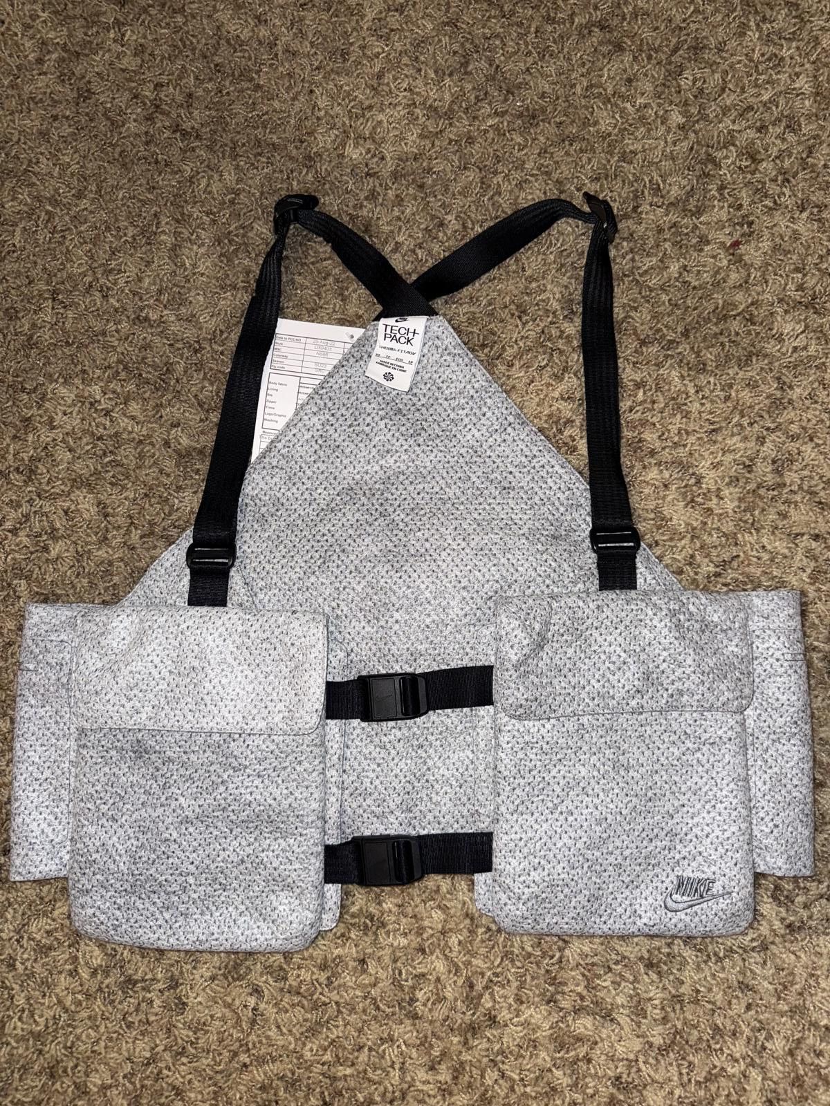 Nike NIKE Forward Tech Pack Utility Oversize Grey Vest Sample Size US XS / EU 42 / 0 - 1 Thumbnail