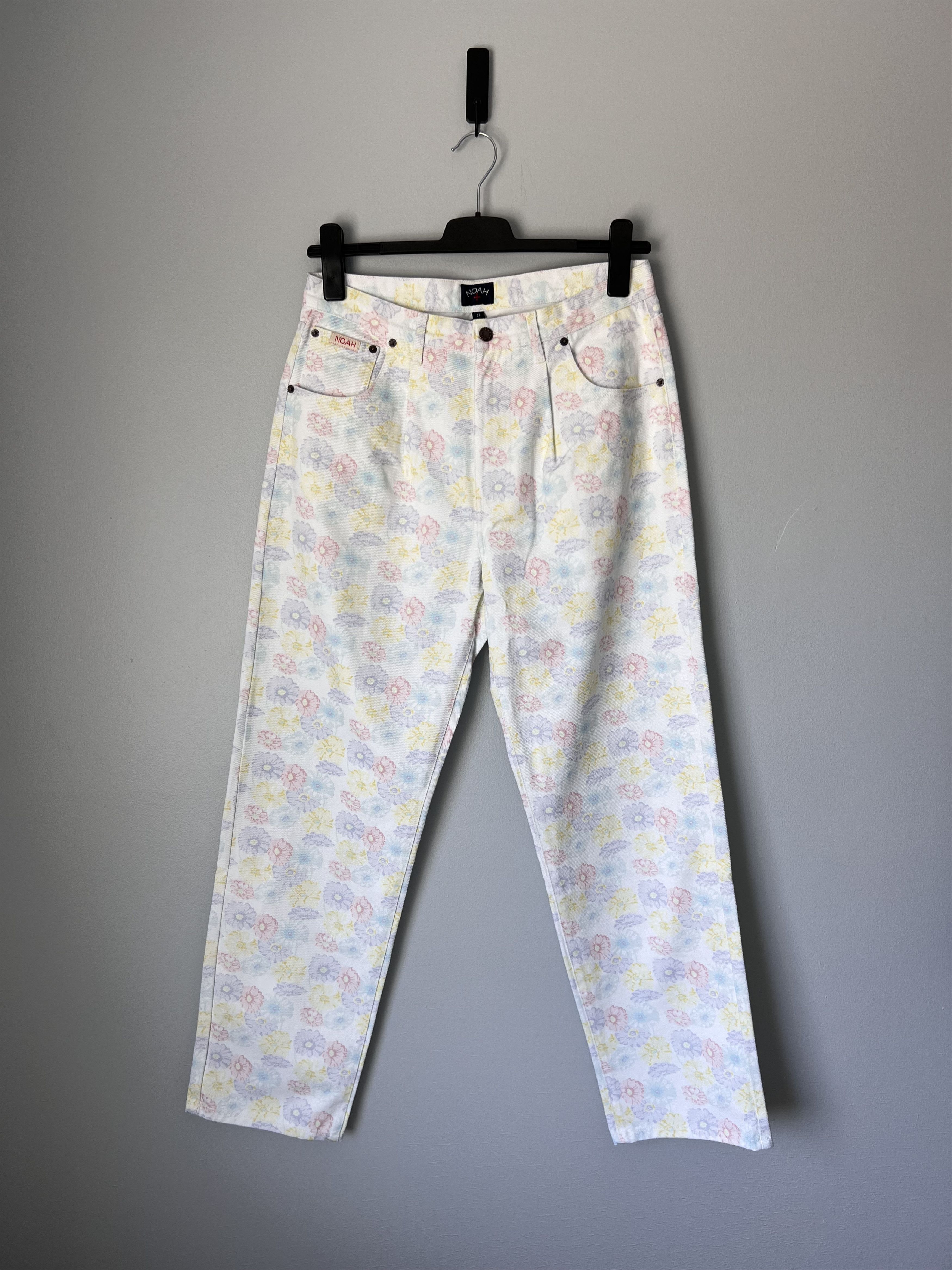 Noah Noah Floral Pleated Jeans in White Size US 32 / EU 48 - 1 Thumbnail