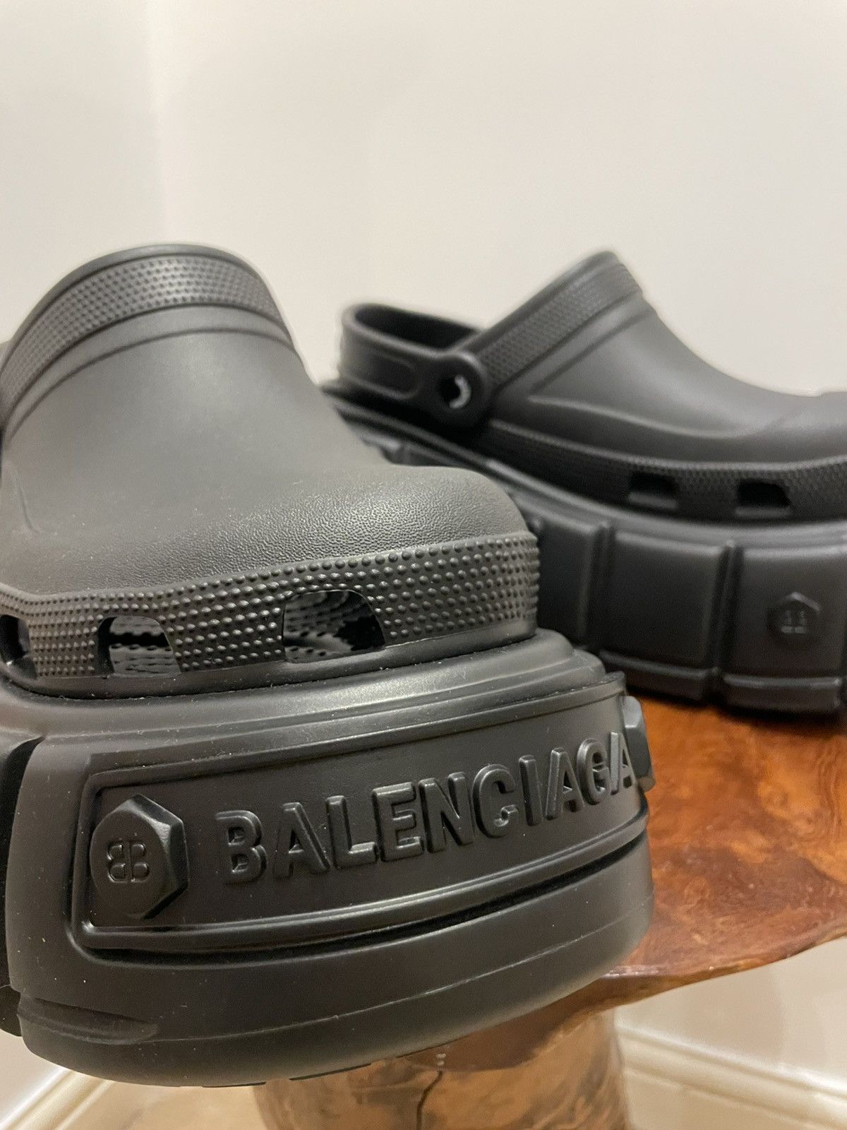 Balenciaga Balenciaga Hard Crocs EU 45 Brand New (Black/Black) Size US 11 / EU 44 - 6 Thumbnail