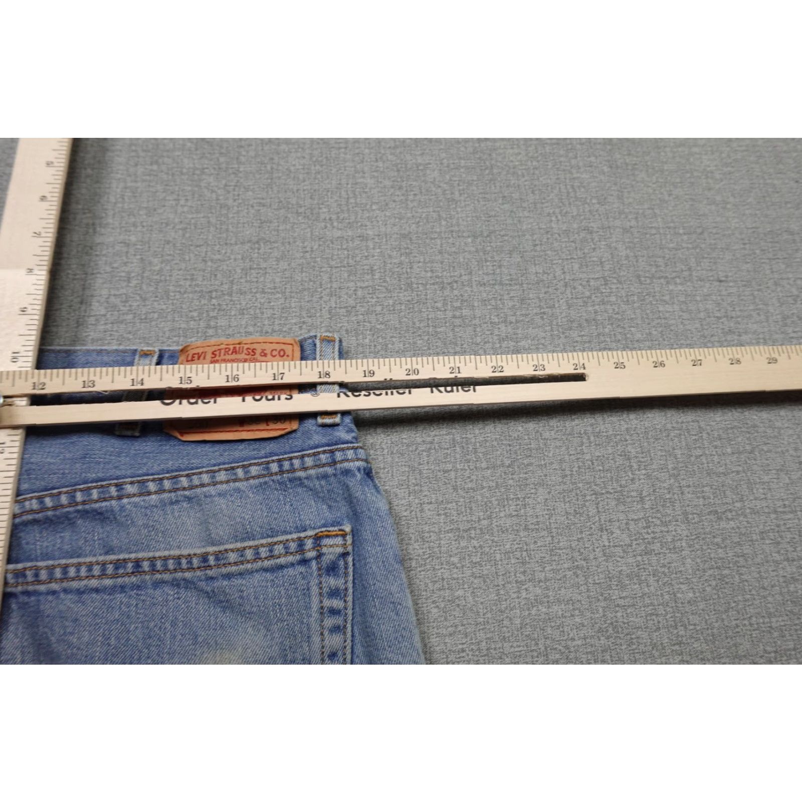 Levi's VINTAGE Levi's 560 Jeans Mens 38x30 Blue Light Wash Distressed Baggy Fit Denim Size US 38 / EU 54 - 7 Thumbnail