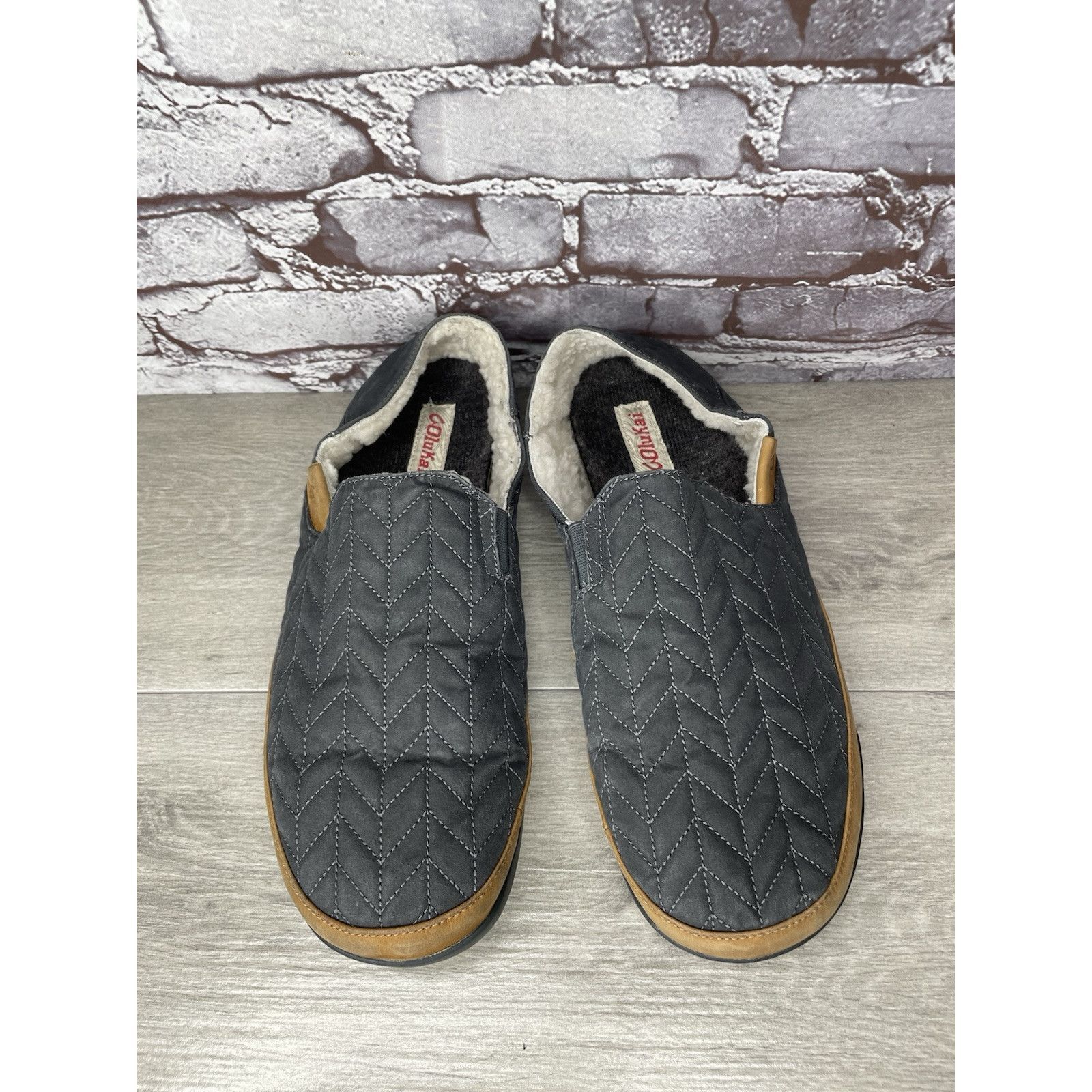 Olukai OluKai Hanohano Waxed Canvas Shadow Gray Wool Shearling Slip Size US 11.5 / IT 41.5 - 10 Thumbnail
